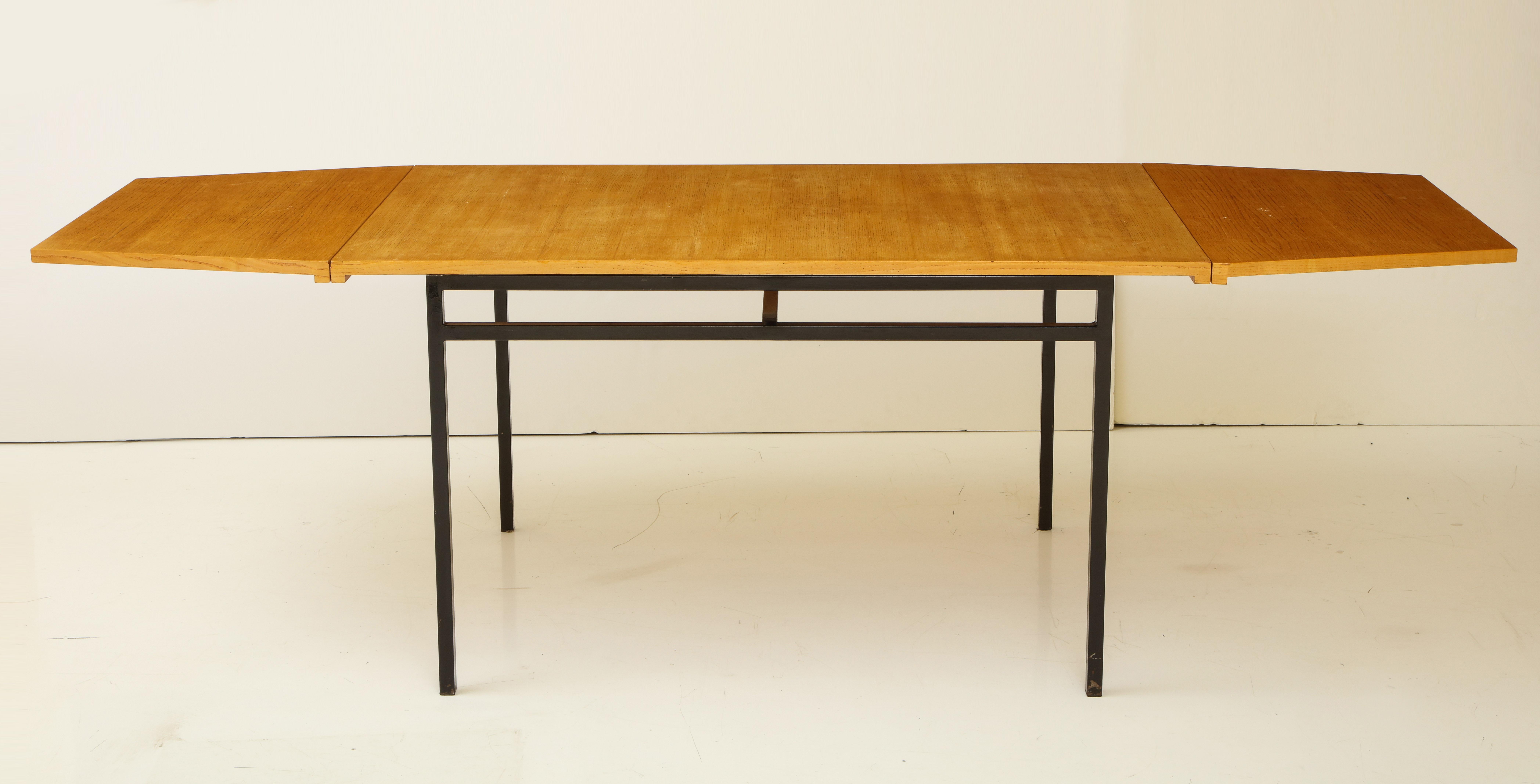 Rare Expandable Dining Room Table by Pierre Guariche and Arp, France, 1960s In Good Condition For Sale In Newburgh, NY