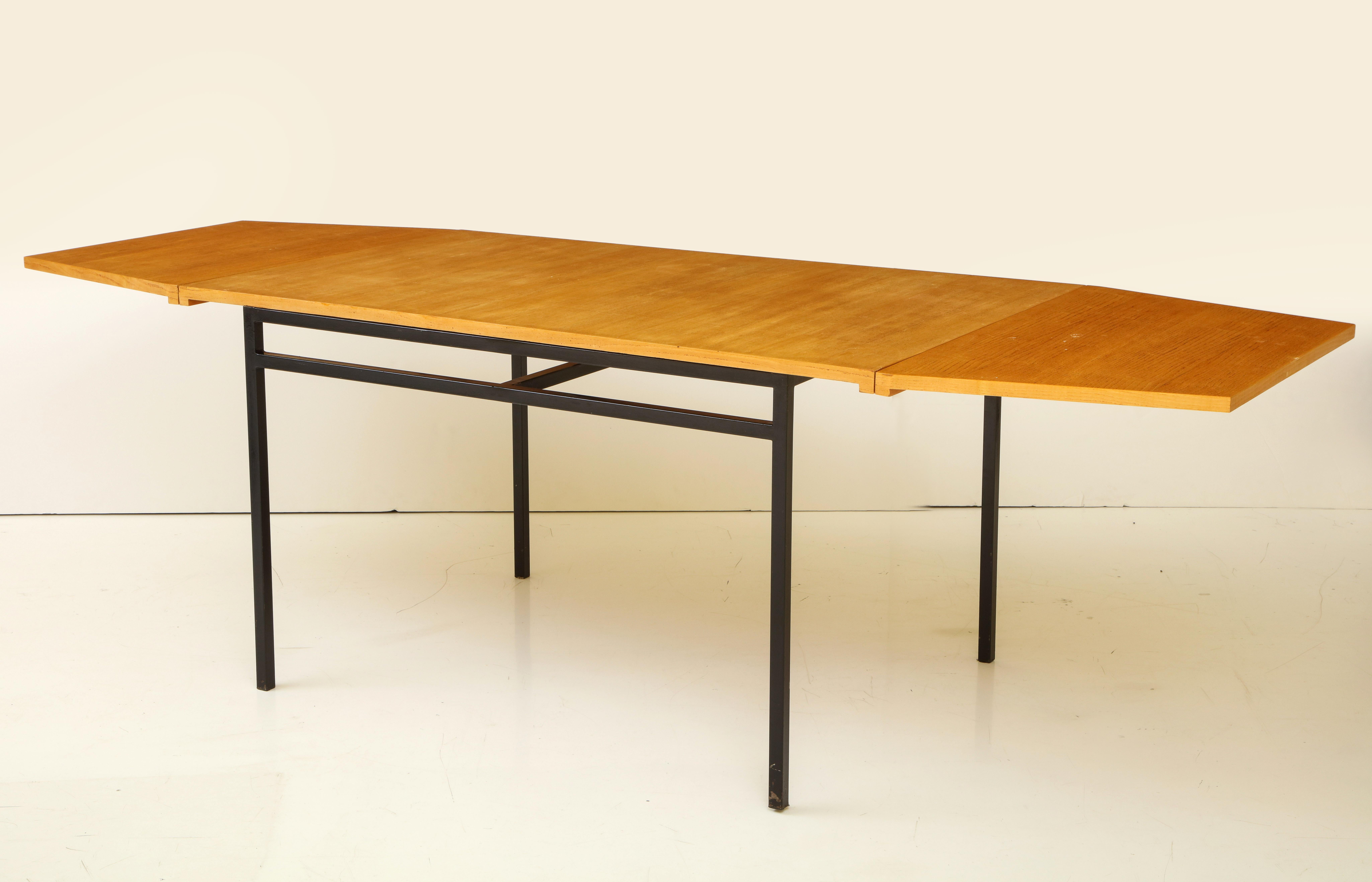 France, 1960s.
Ash veneer
two leaves tuch under the table; they add another 19.75