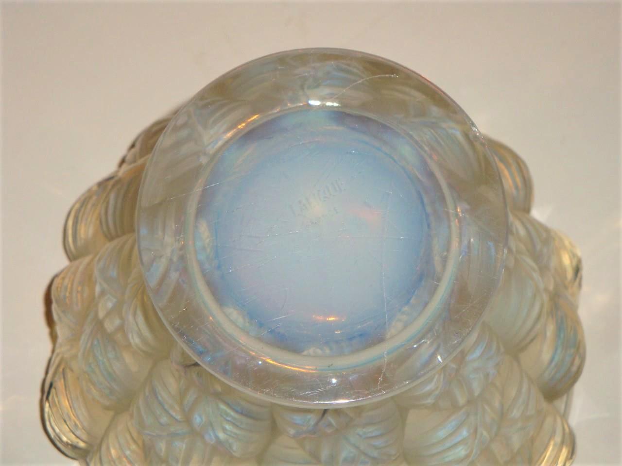 Rare Exquisite Estate Art Deco Lalique Opalescent Leaf Frosted Glass Vase In Excellent Condition For Sale In New York, NY