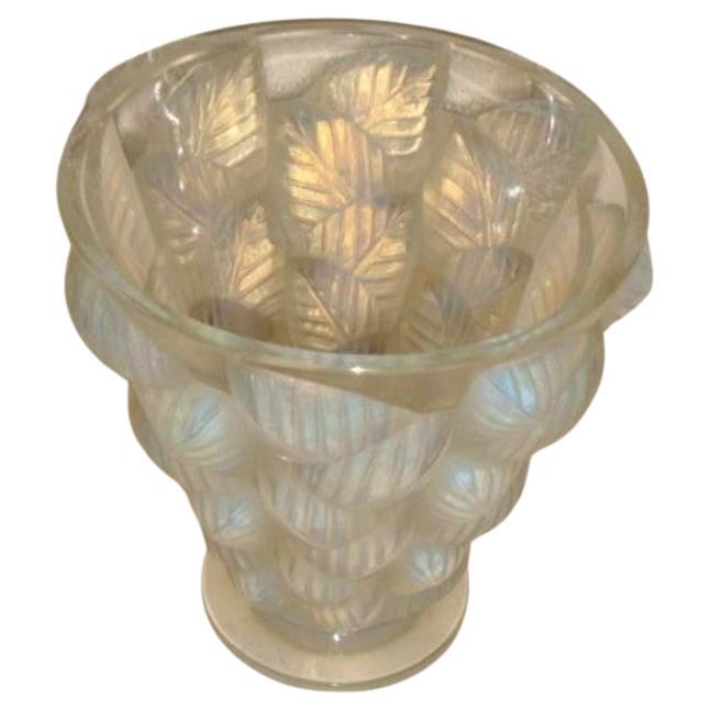 Rare Exquisite Estate Art Deco Lalique Opalescent Leaf Frosted Glass Vase For Sale