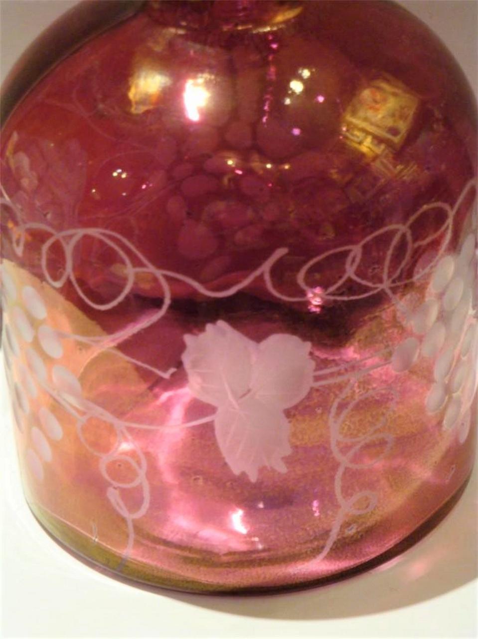 Rare Exquisite Paris French Cranberry Etched Glass Wine Cognac Whiskey Decanter In Good Condition For Sale In New York, NY
