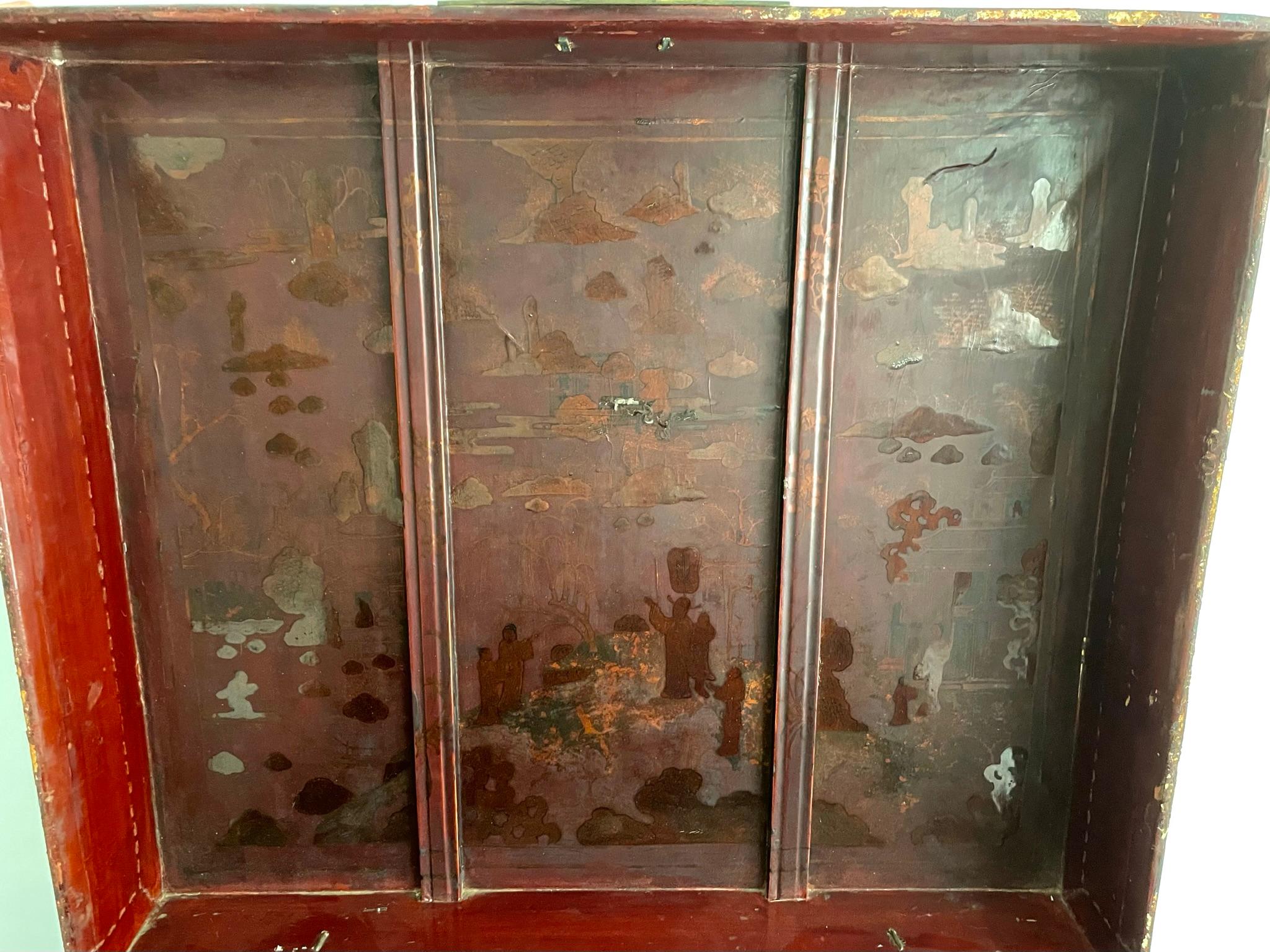 Rare Extra-Large 19th Century Chinese Painted Leather Trunk For Sale 8