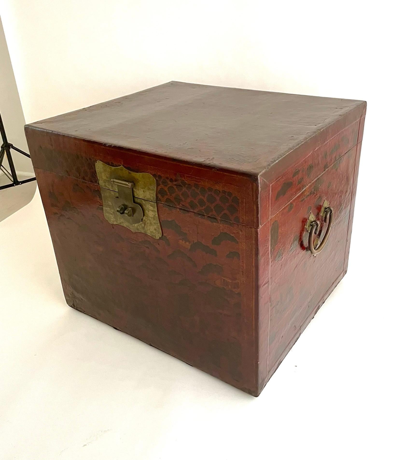 Rare Extra-Large 19th Century Chinese Painted Leather Trunk For Sale 2