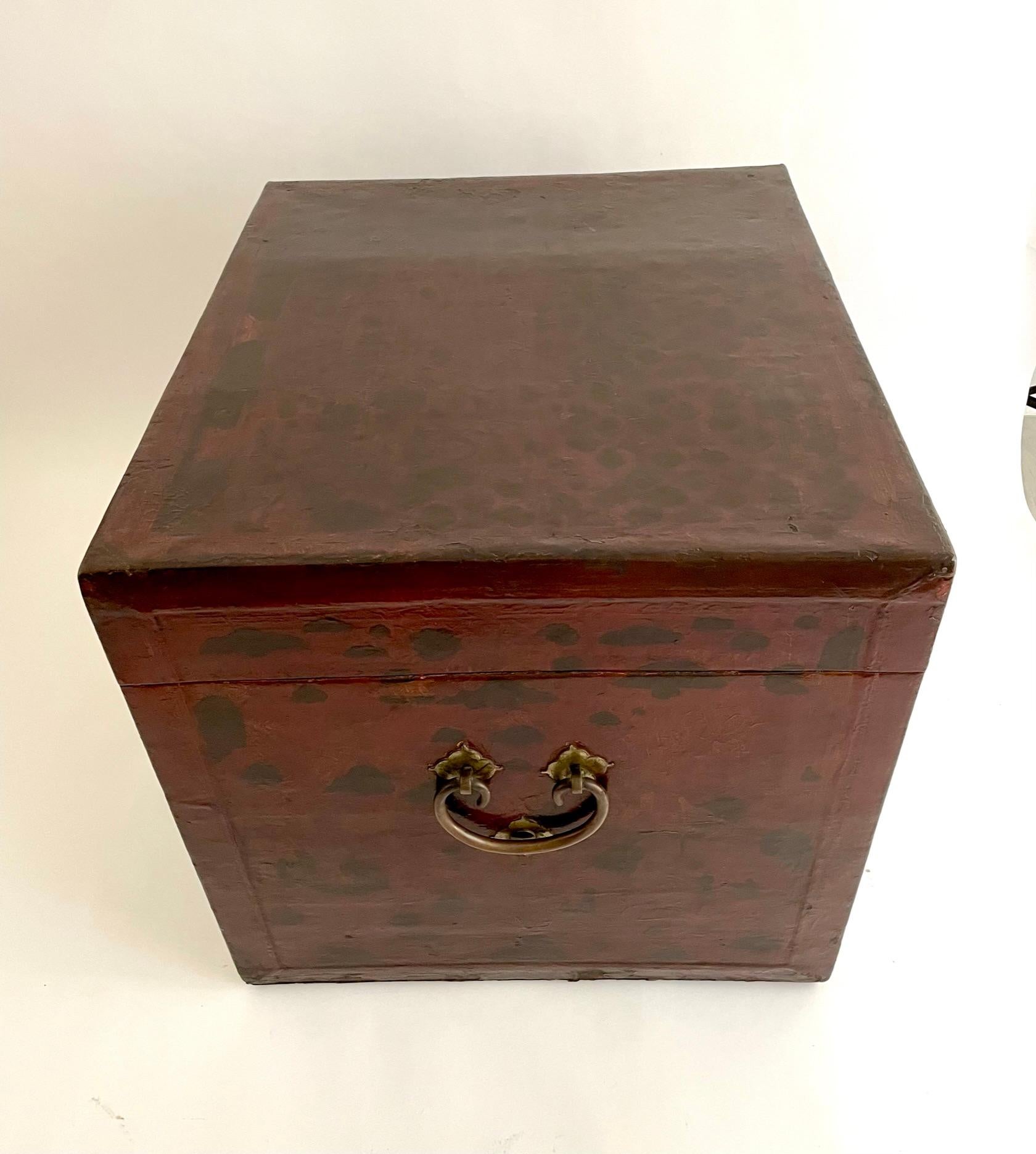 Rare Extra-Large 19th Century Chinese Painted Leather Trunk For Sale 5