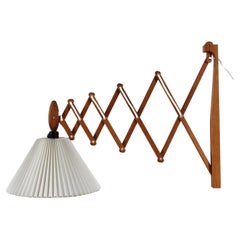 Rara lampada da parete extra large di Le Klint SAX in Oak con paralume originale degli anni '60