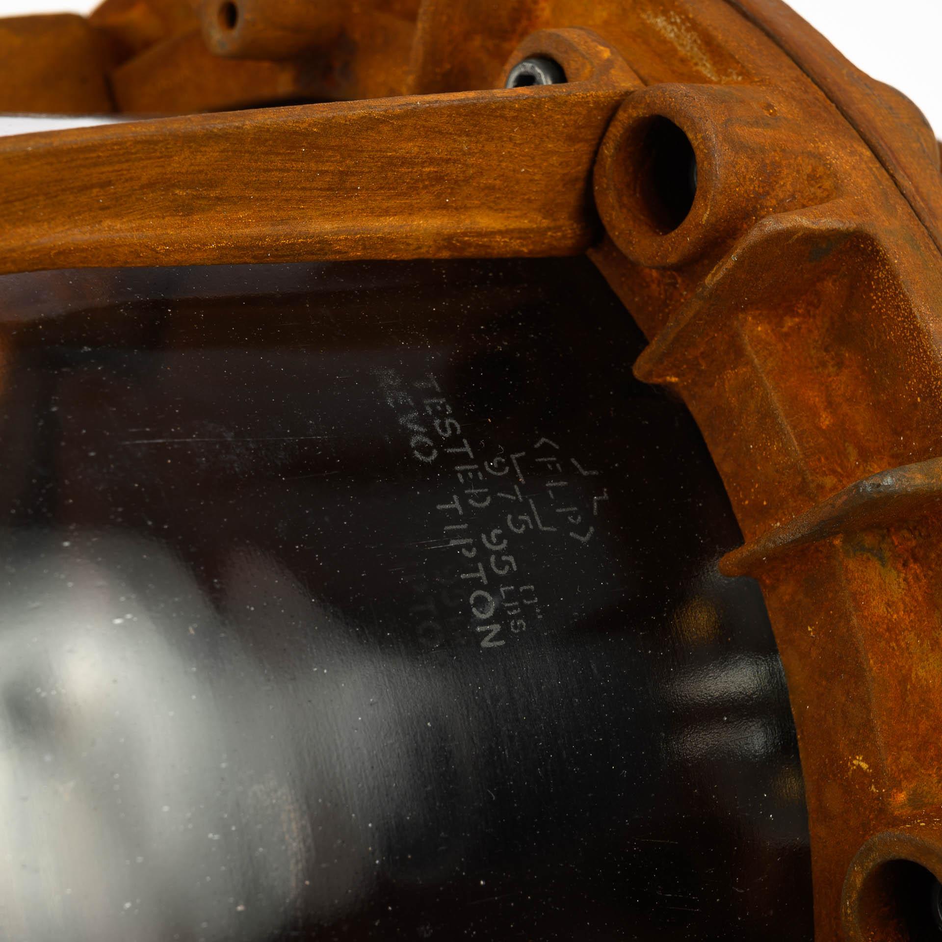 Metà XX secolo Raro Extra Large Revo Tipton in ghisa a prova di esplosione Luci a sospensione industriali in vendita