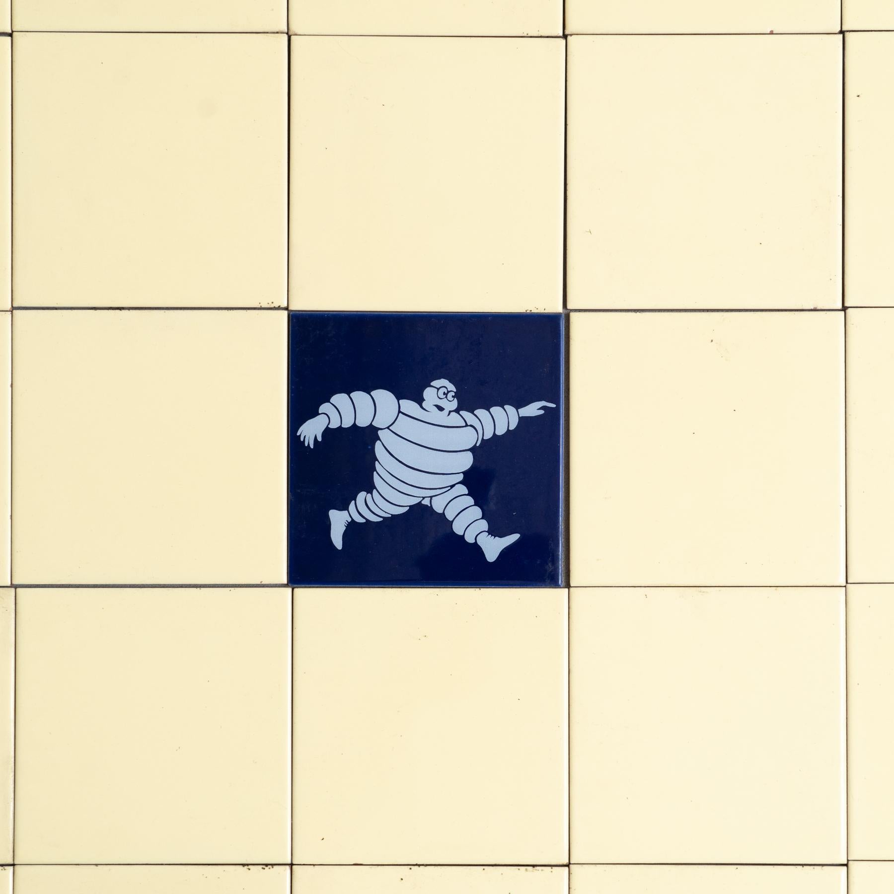 Espagnol Très grand ensemble de tuiles vintage de Michelin Man, circa 1960 en vente