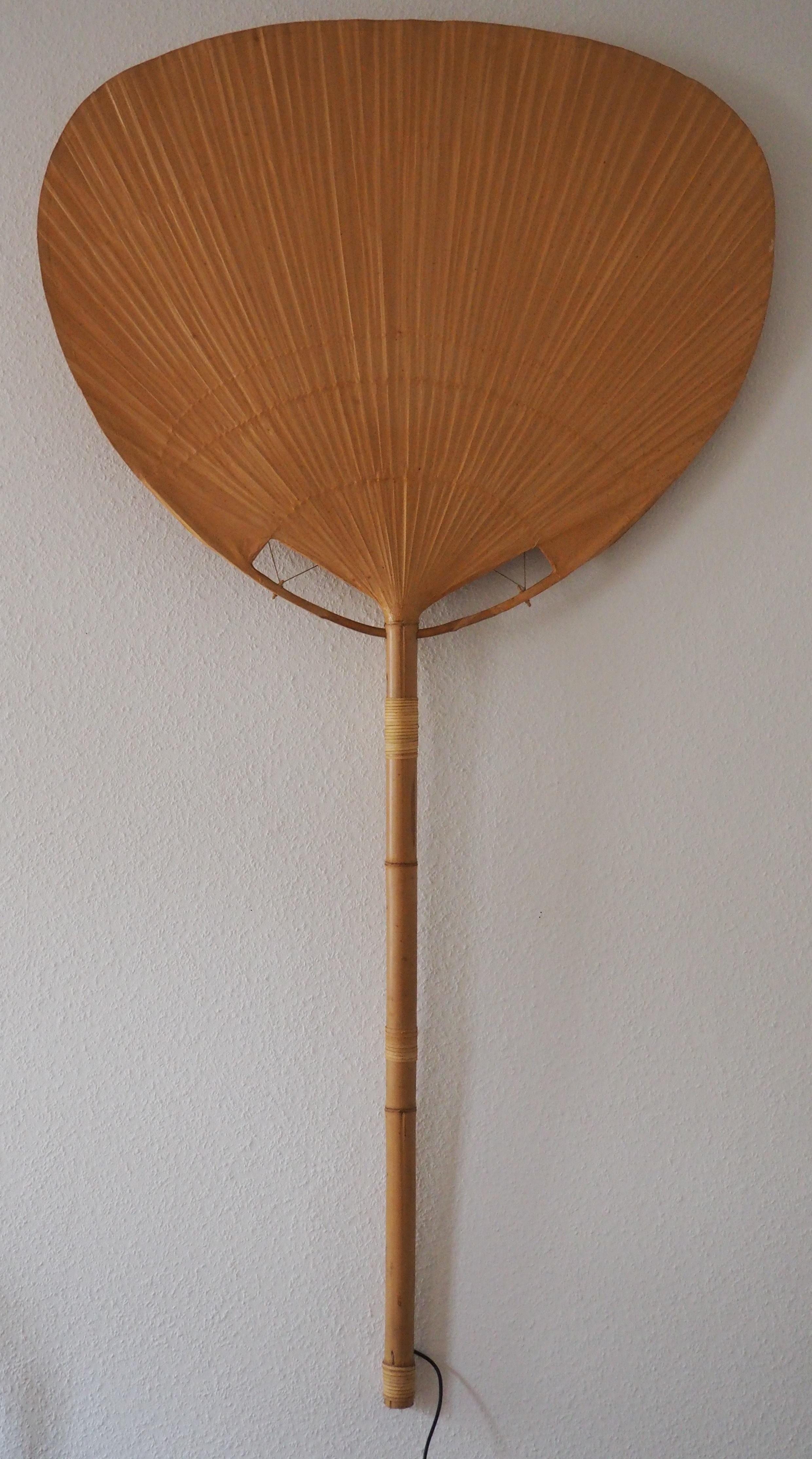 A rare extra large midcentury wall sconce by Ingo Maurer for Design M, 1970s, Germany. Executed in bamboo and rice paper fan.
Overall in good condition, Uchiwa pendants are very rarely found in such condition due to their fragility, this piece has