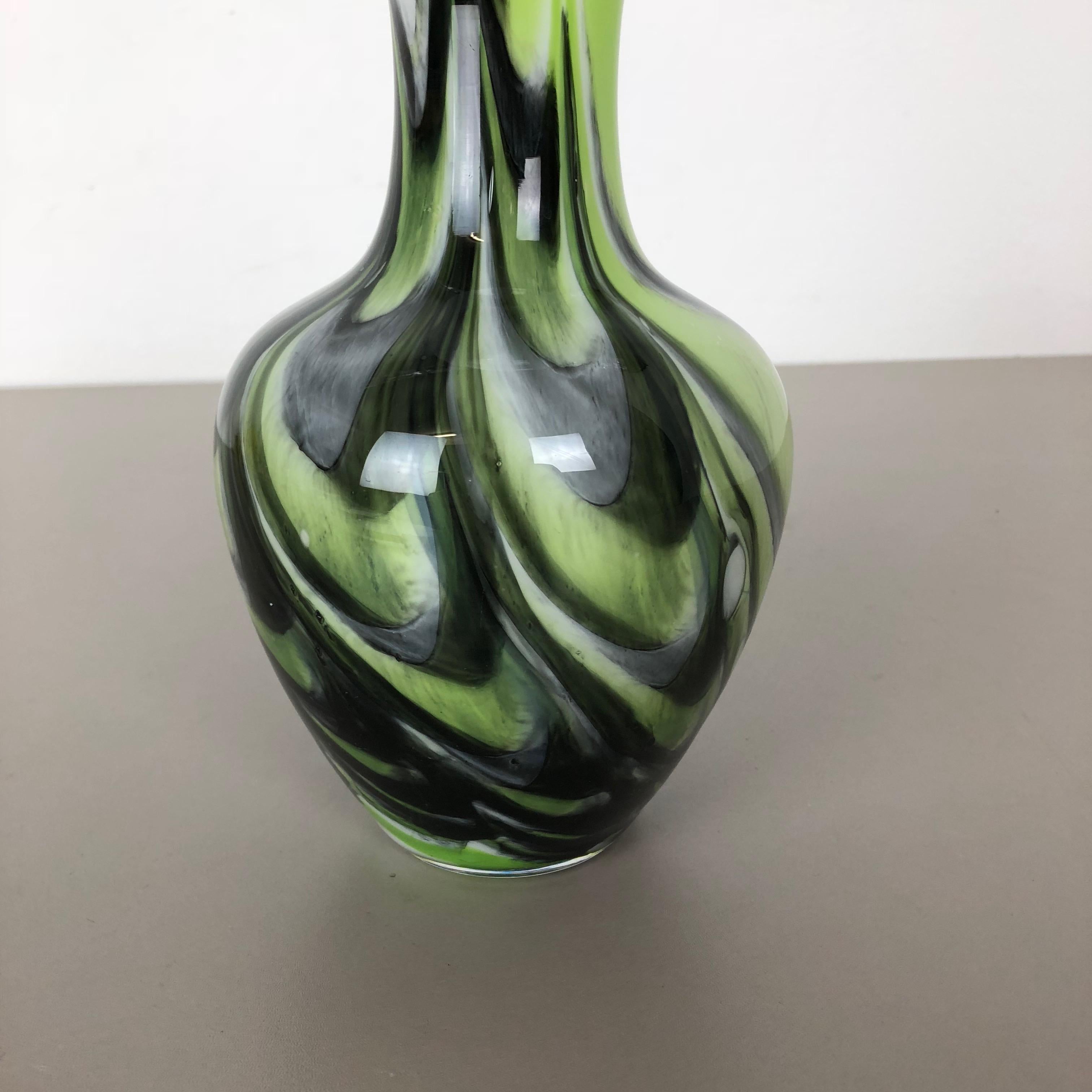 Rare Extra Large Vintage Pop Art Opaline Florence Glass Vase Design, Italy 1970s In Good Condition For Sale In Kirchlengern, DE