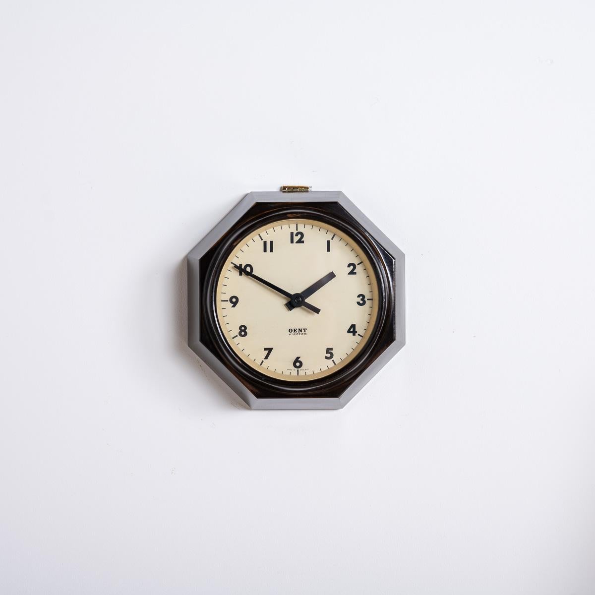 Rare Extra Small Octagonal Bakelite Wall Clock by Gent of Leicester In Good Condition For Sale In Nottingham, GB