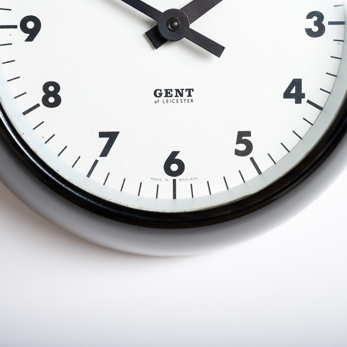 Rare petite horloge murale vintage en bakélite par Gent of Leicester  - IG221303B en vente 3