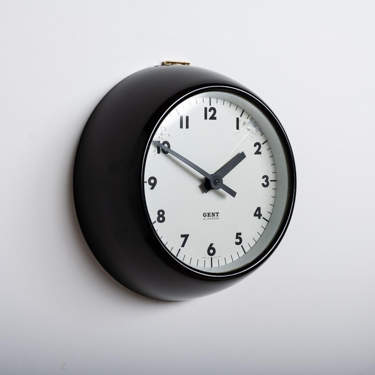 Rare petite horloge murale vintage en bakélite par Gent of Leicester  - IG221303B en vente 5