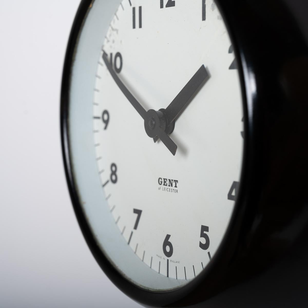 Rare petite horloge murale vintage en bakélite par Gent of Leicester  - IG221303B en vente 6