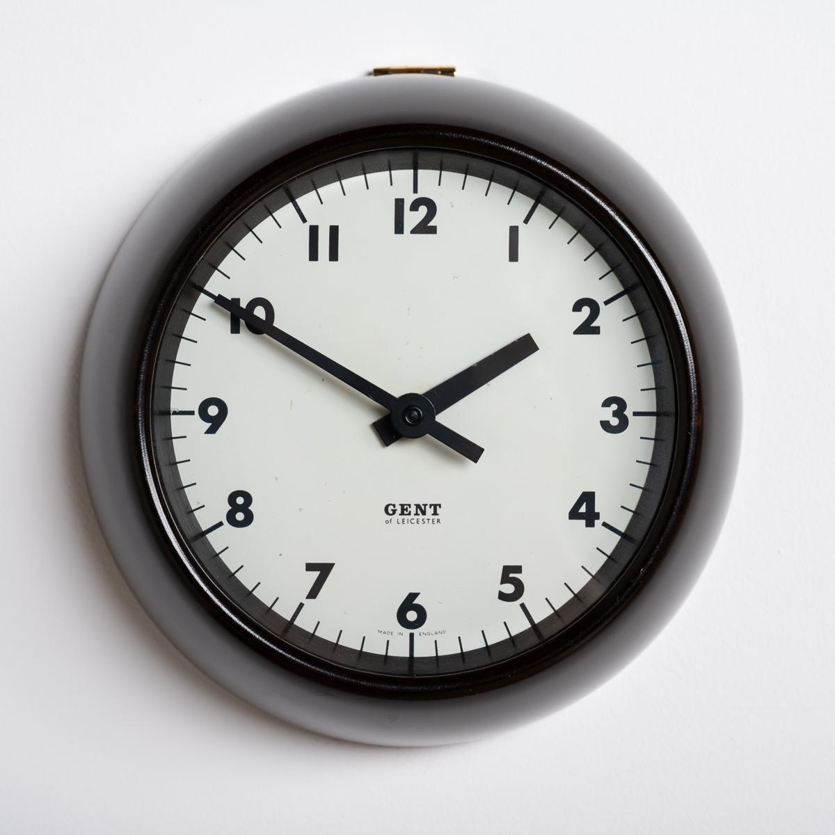 Moulé Rare horloge murale en bakélite vintage par Gent of Leicester - IG221303D en vente