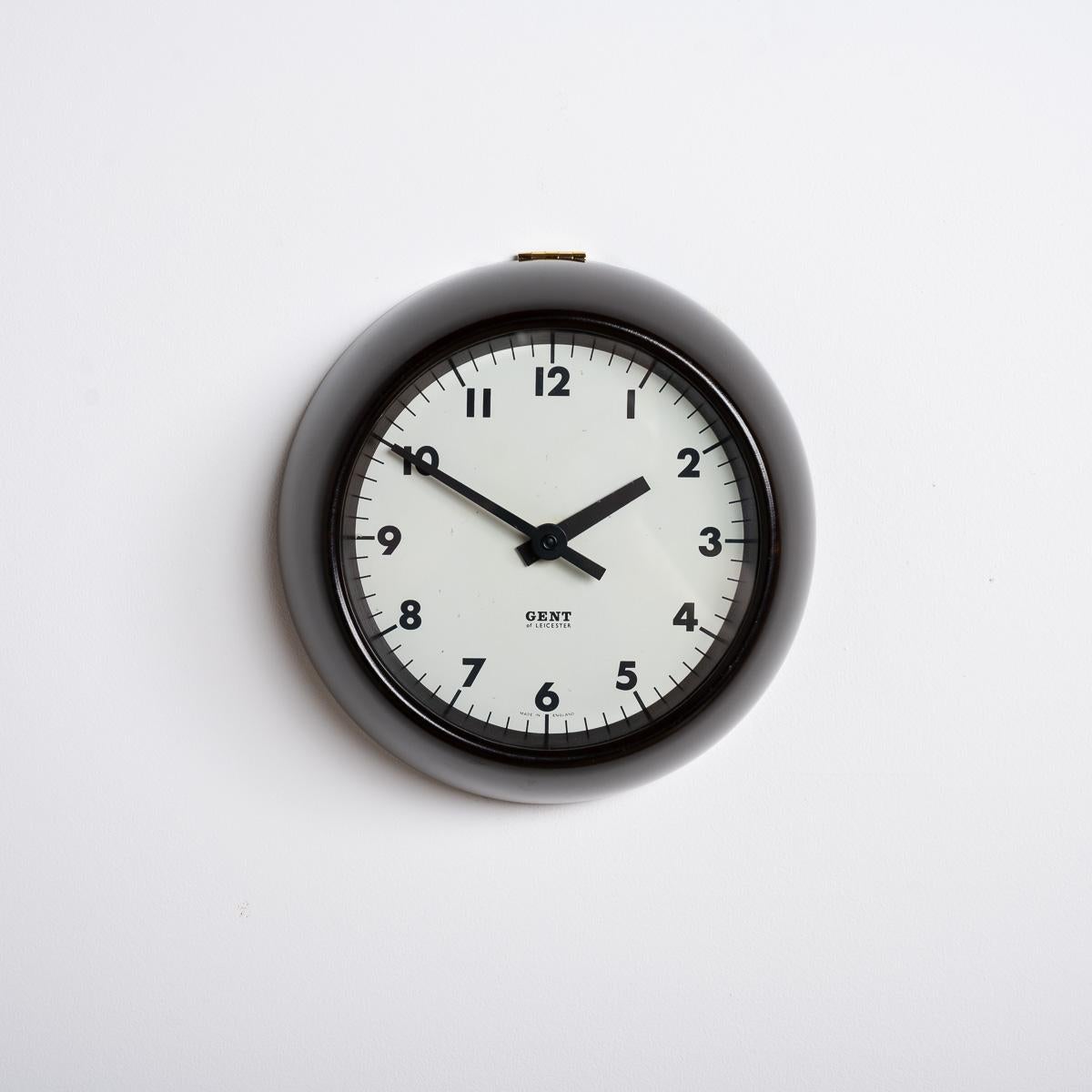 Rare horloge murale en bakélite vintage par Gent of Leicester - IG221303D Bon état - En vente à Nottingham, GB