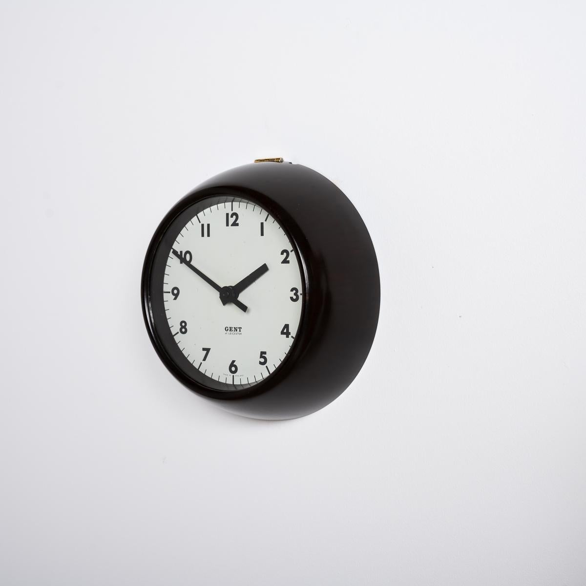Acier Rare horloge murale en bakélite vintage par Gent of Leicester - IG221303D en vente