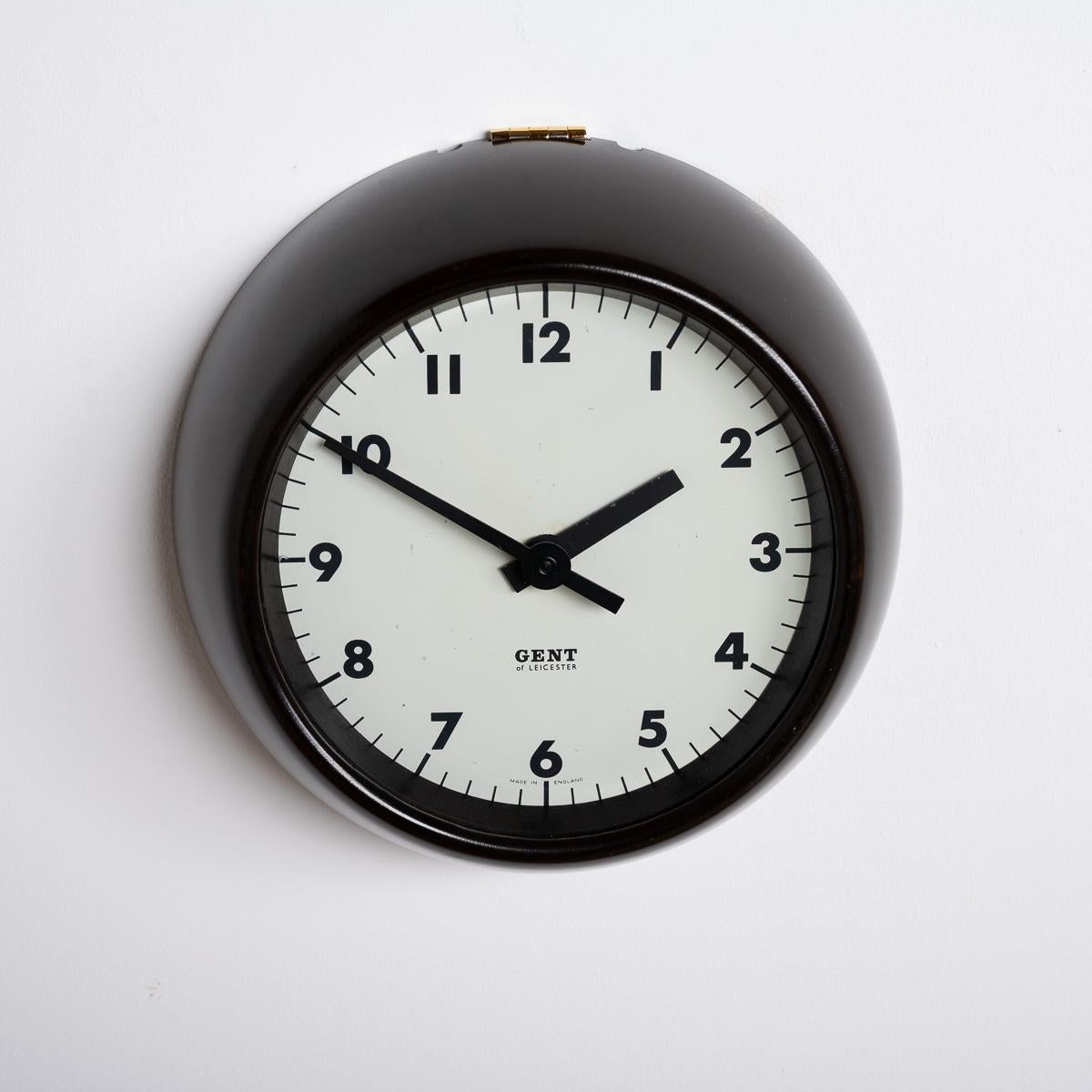 Rare horloge murale en bakélite vintage par Gent of Leicester - IG221303D en vente 1