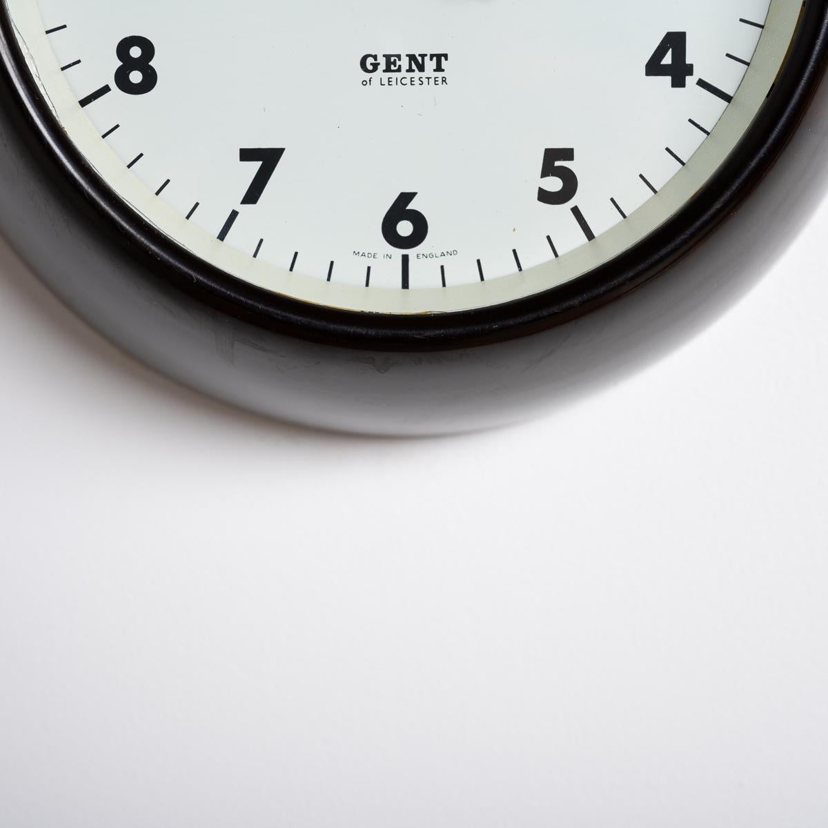 Rare horloge murale en bakélite vintage par Gent of Leicester - IG221303E en vente 4