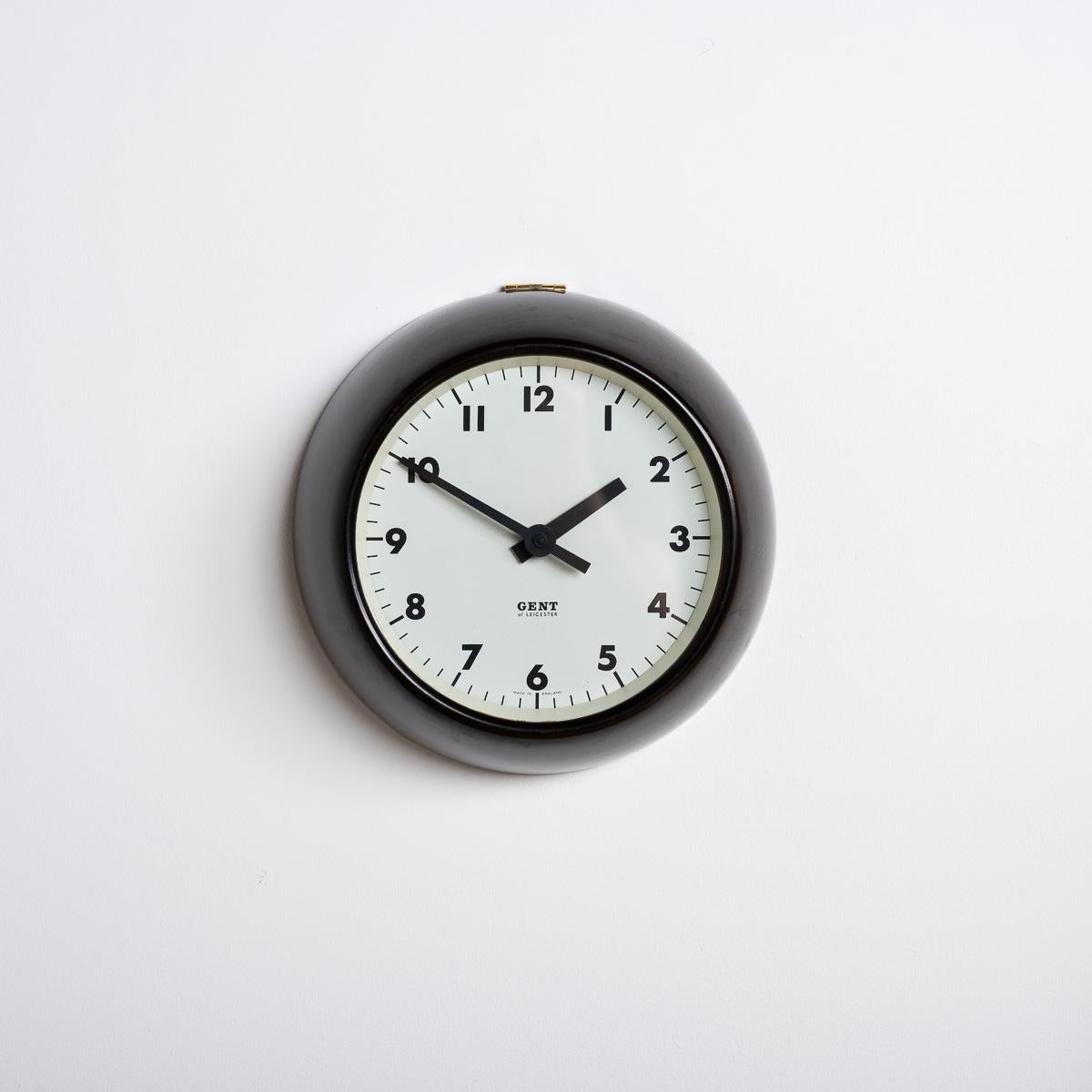Britannique Rare horloge murale en bakélite vintage par Gent of Leicester - IG221303E en vente
