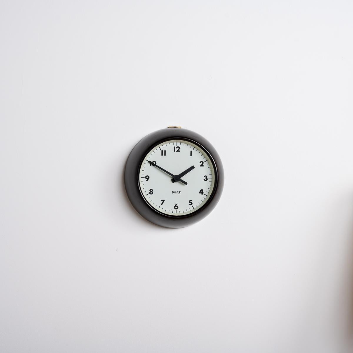 Rare horloge murale en bakélite vintage par Gent of Leicester - IG221303E Bon état - En vente à Nottingham, GB