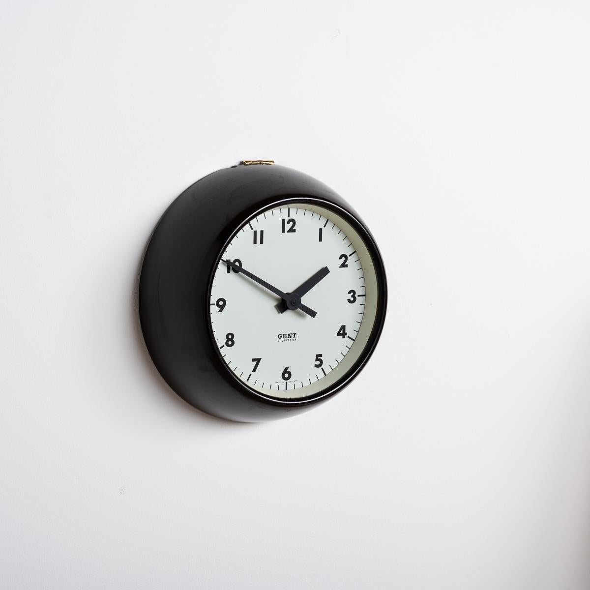 Rare horloge murale en bakélite vintage par Gent of Leicester - IG221303E en vente 1