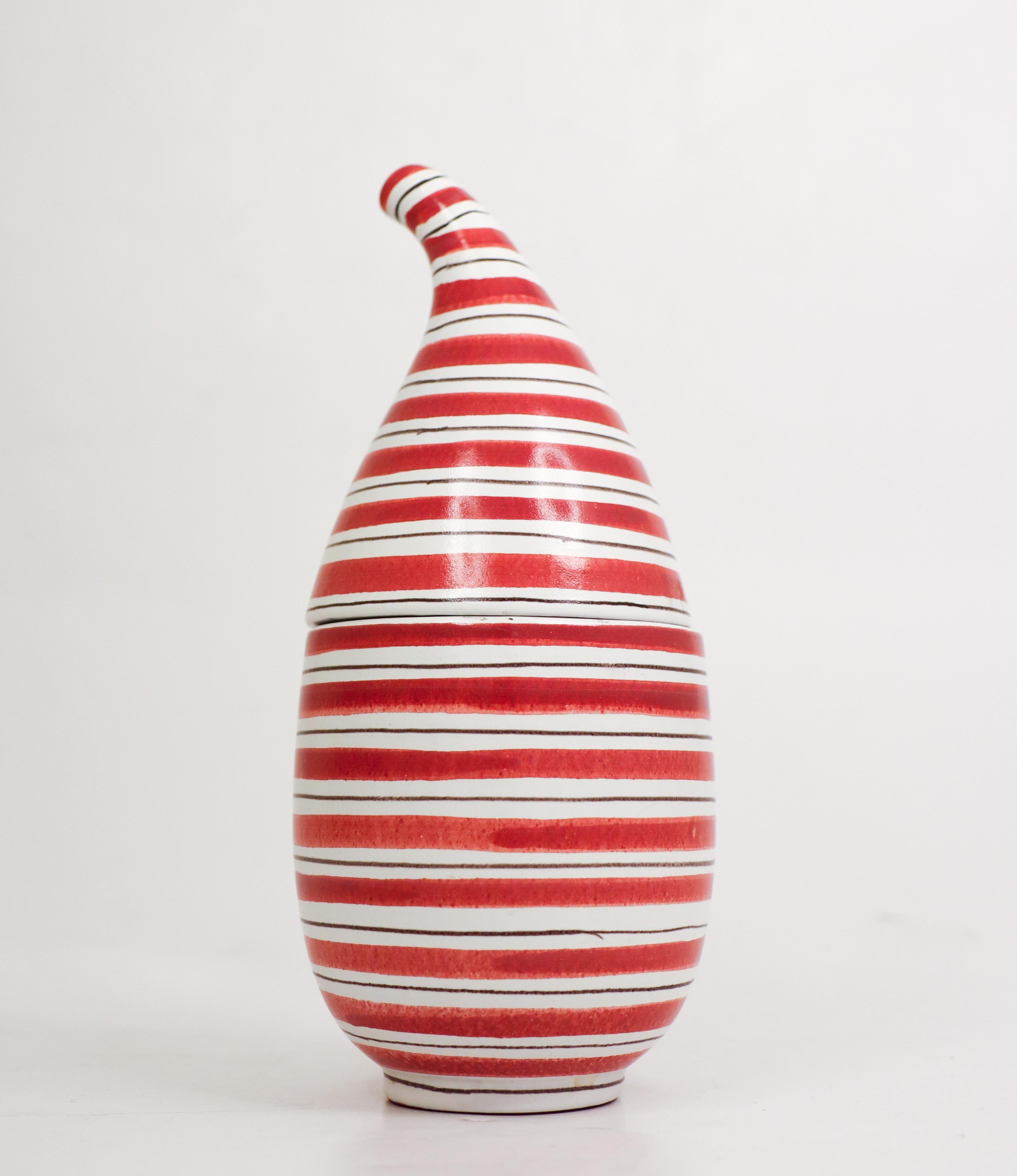 Rare Faience Lidded Bowl Red & White striped Stig Lindberg - Gustavsberg 1950s In Excellent Condition For Sale In Stockholm, SE