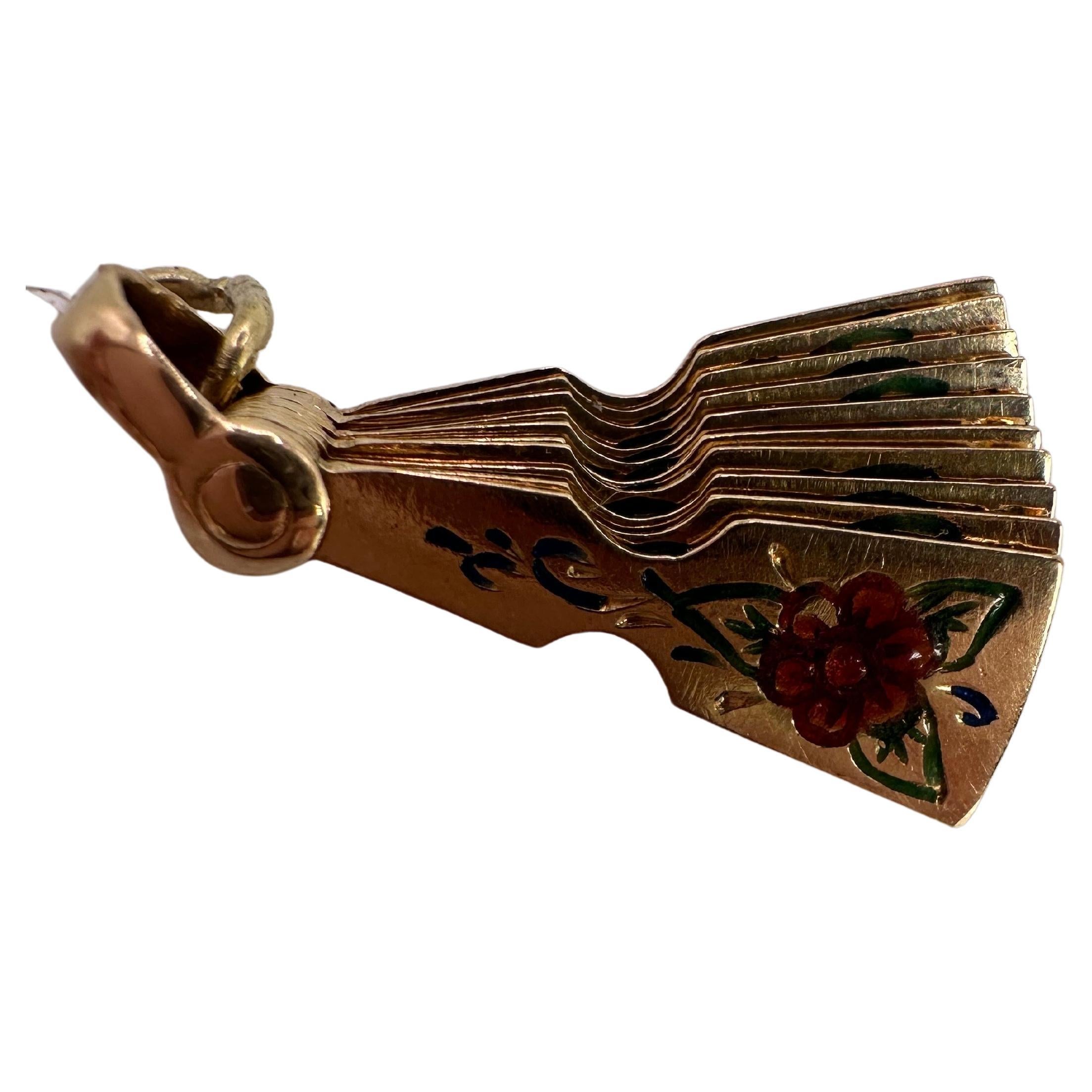 Raro ciondolo a ventaglio in smalto Vintage anno sconosciuto Oro massiccio 14KT