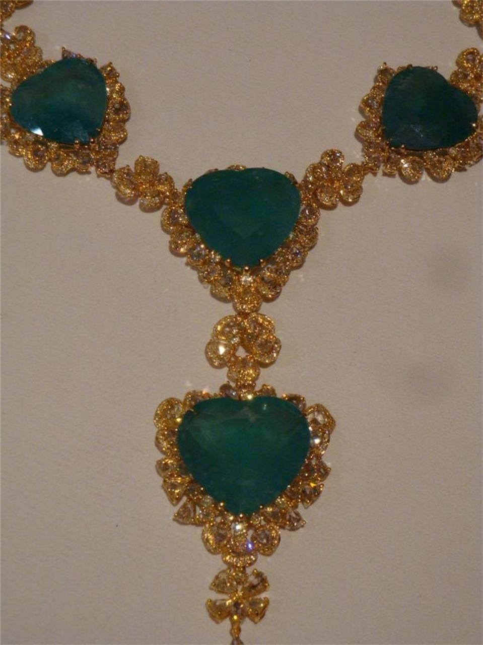 Round Cut Rare Fancy 18KT Gorgeous 140 Carat Heart Emerald Yellow Diamond Drop Necklace For Sale