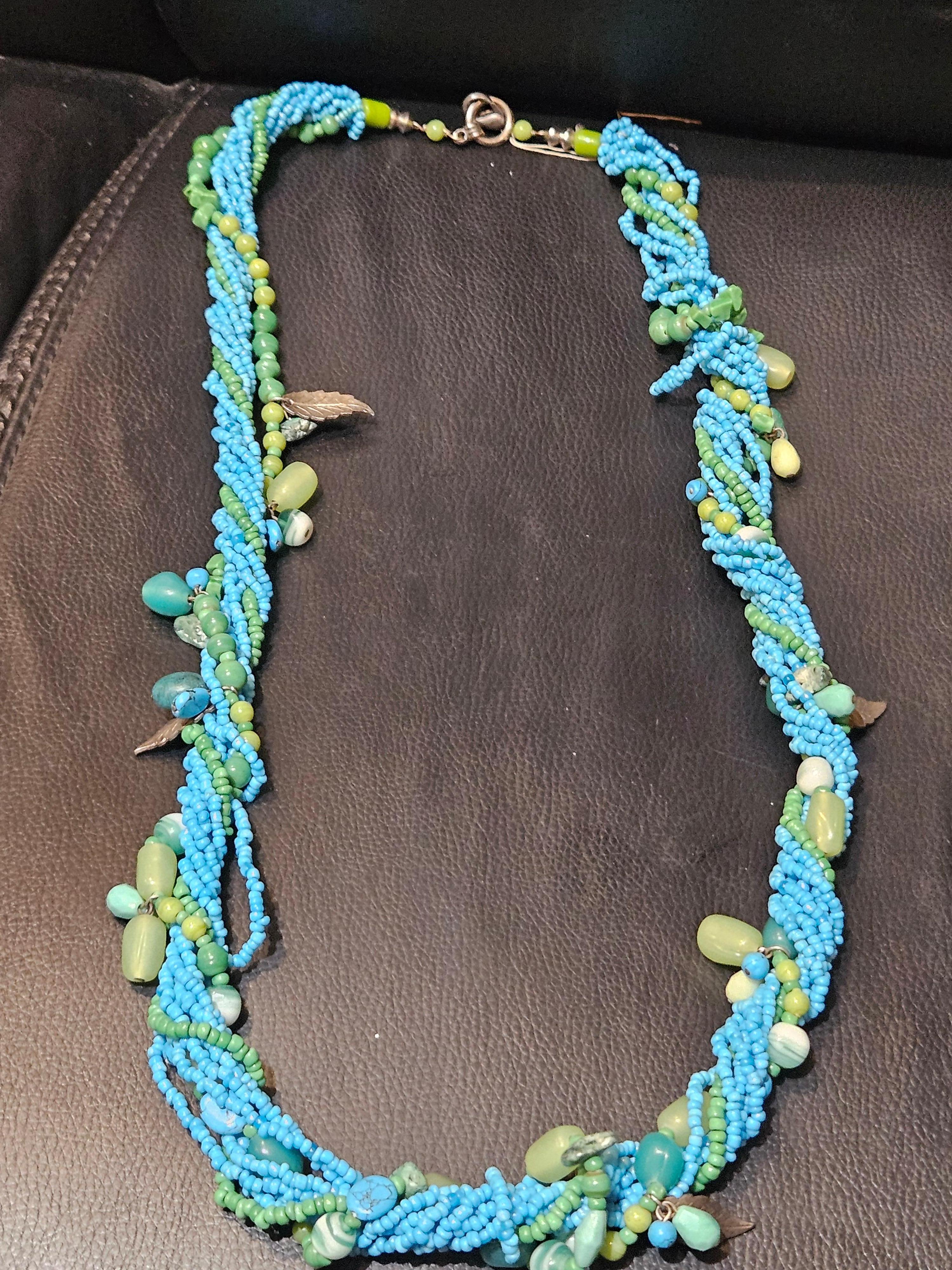 Rara e importante collana di turchesi blu e verdi naturali di proprietà, a più fili In condizioni ottime in vendita a New York, NY