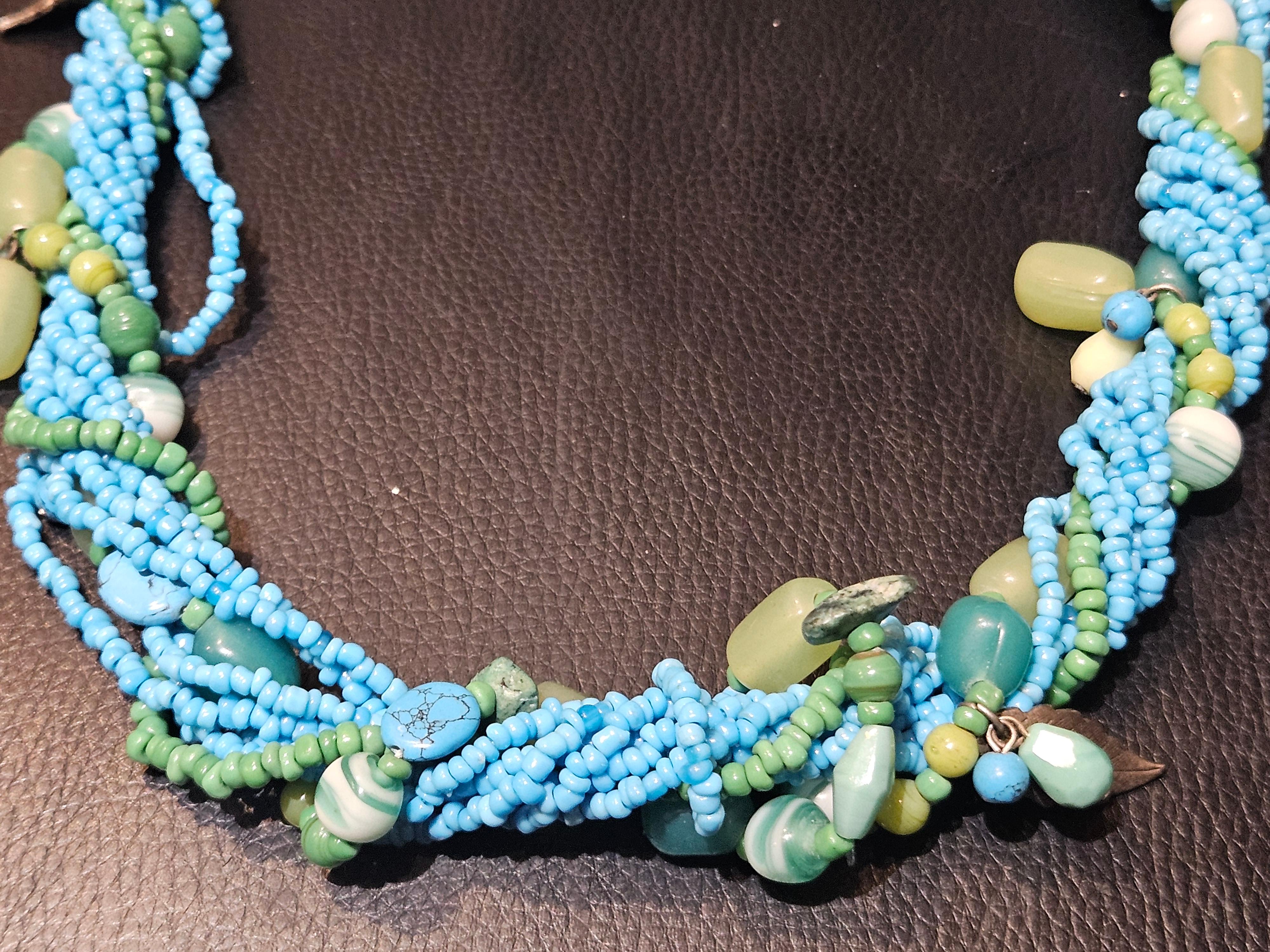Donna Rara e importante collana di turchesi blu e verdi naturali di proprietà, a più fili in vendita