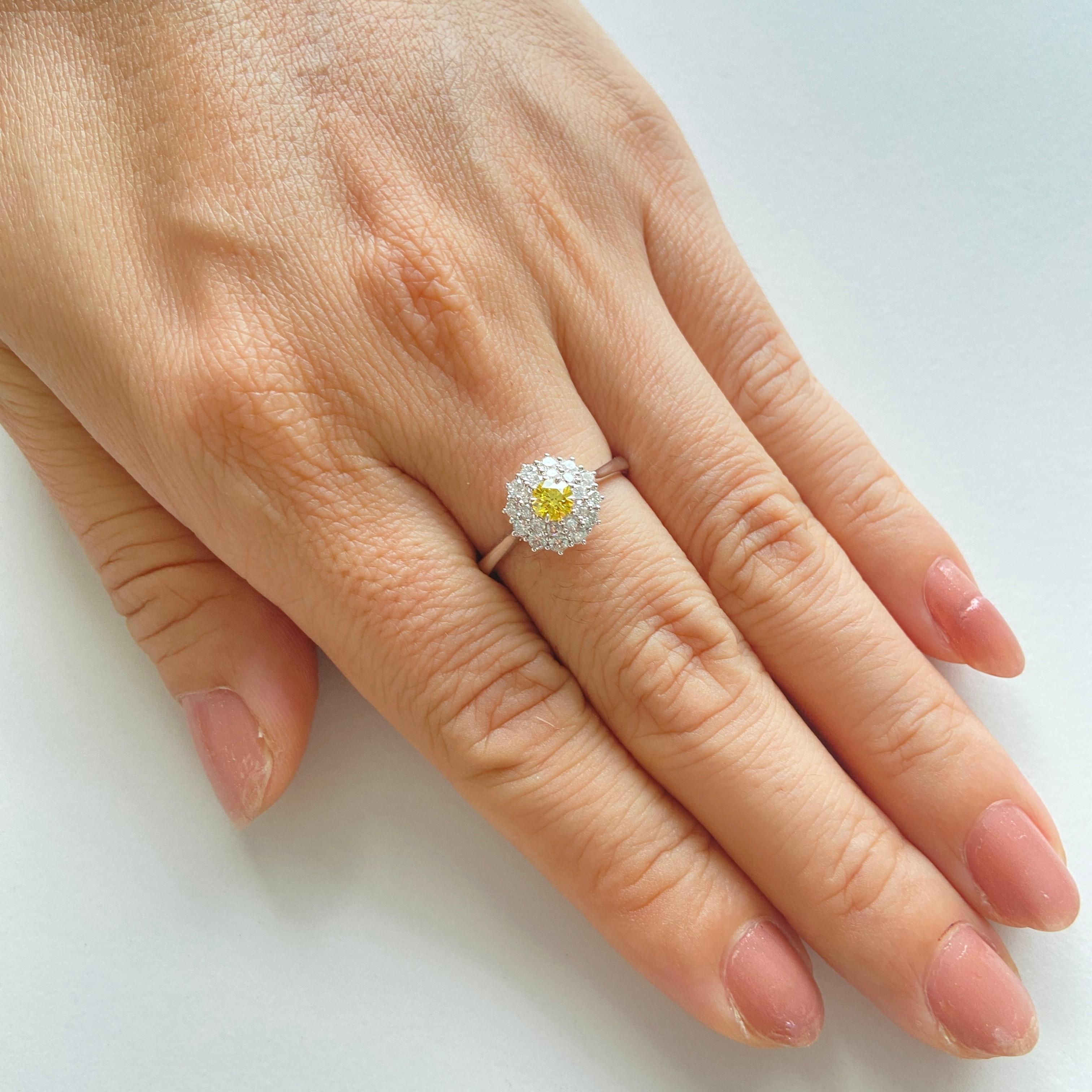 Rare Fancy Vivid Yellow diamond decorated with Rose cut white diamonds In New Condition For Sale In Hong Kong, HK