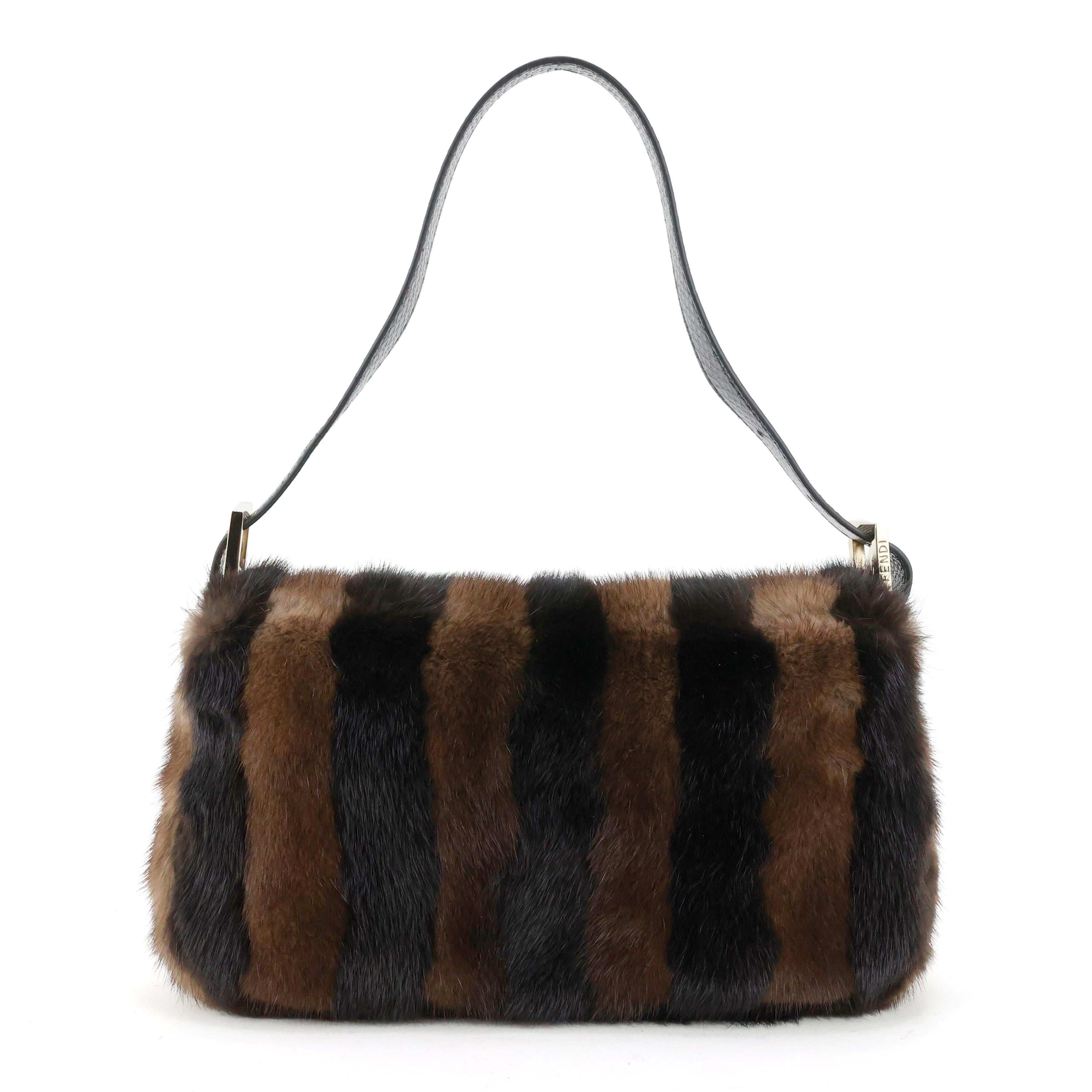 Fendi baguette in brown and black dyed fur + water snake leather color black, jewellery logo, gold hardware.

Condition:
Never worn.

Packing/accessories:
Box, dustbag, authenticity card, care card and shopper bag.

Measurements:
28cm x 15cm x