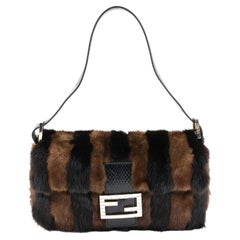 Rara borsa Baguette di Fendi in pelliccia e pelle di serpente impreziosita da cristalli