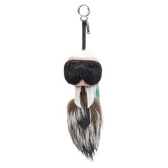 raro FENDI Karl Lagerfeld Karlito bolso de piel de zorro pelo verde encanto de bicho