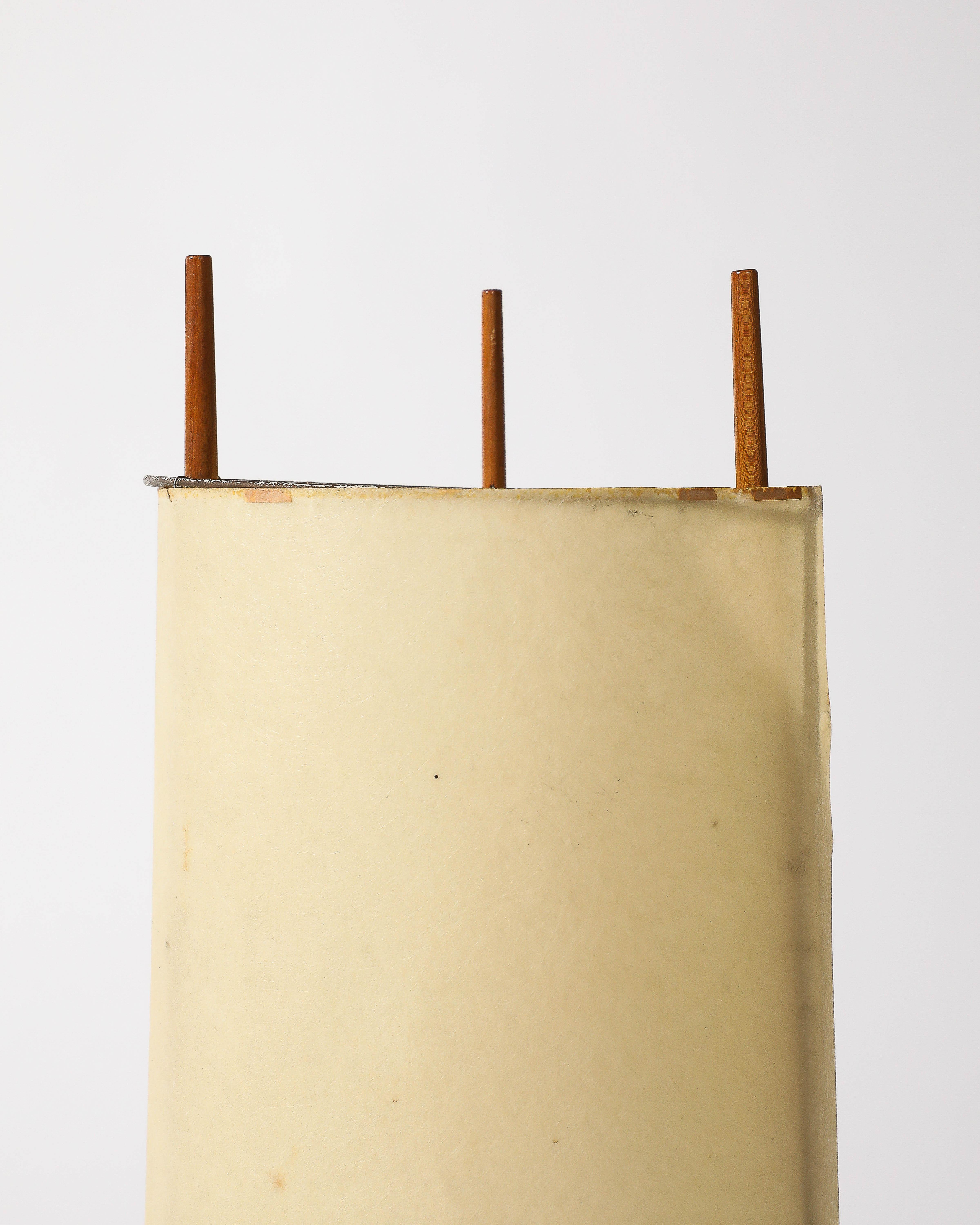 Milieu du XXe siècle Rare lampe de table en fibre de verre et acajou d'Isamu Noguchi, États-Unis, 1947 en vente