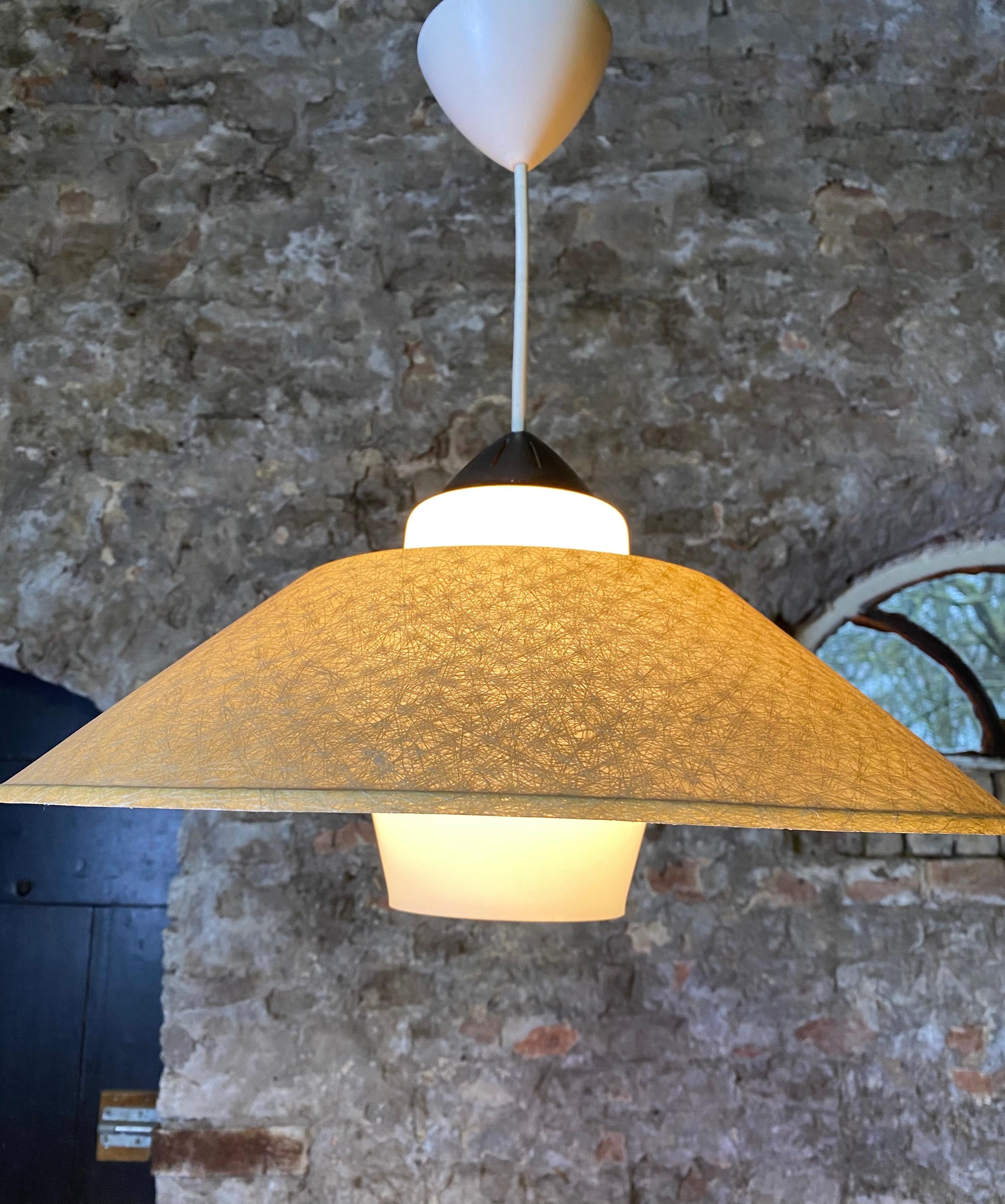 Rare fiberglass /opaline glass ceiling lamp by Louis Kalff for Philips, 1950s.
The fiberglass hood rest on the opaline glass base. Very nice warm light because of the fiber. A typical great Dutch design from the 50s. Minimalistic and very light but