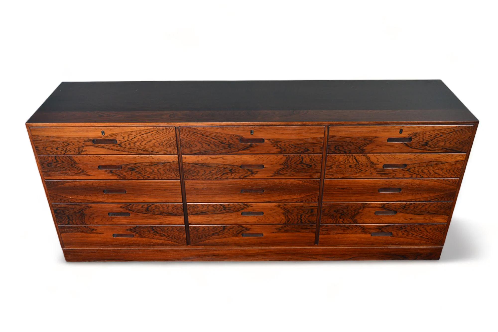 Mid-Century Modern Rare Fifteen Drawer Low Dresser In Rosewood By Kai Winding For Sale