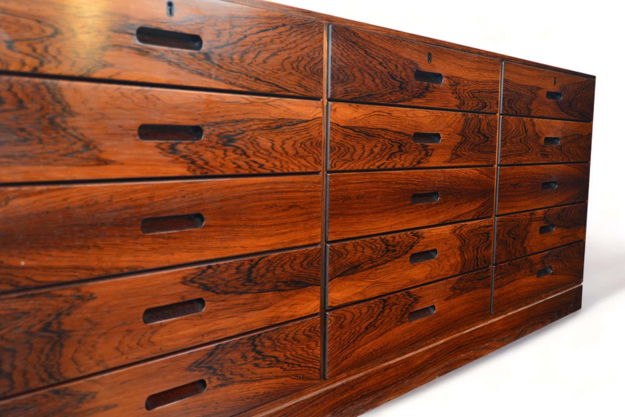 Rare Fifteen Drawer Low Dresser In Rosewood By Kai Winding For Sale 1