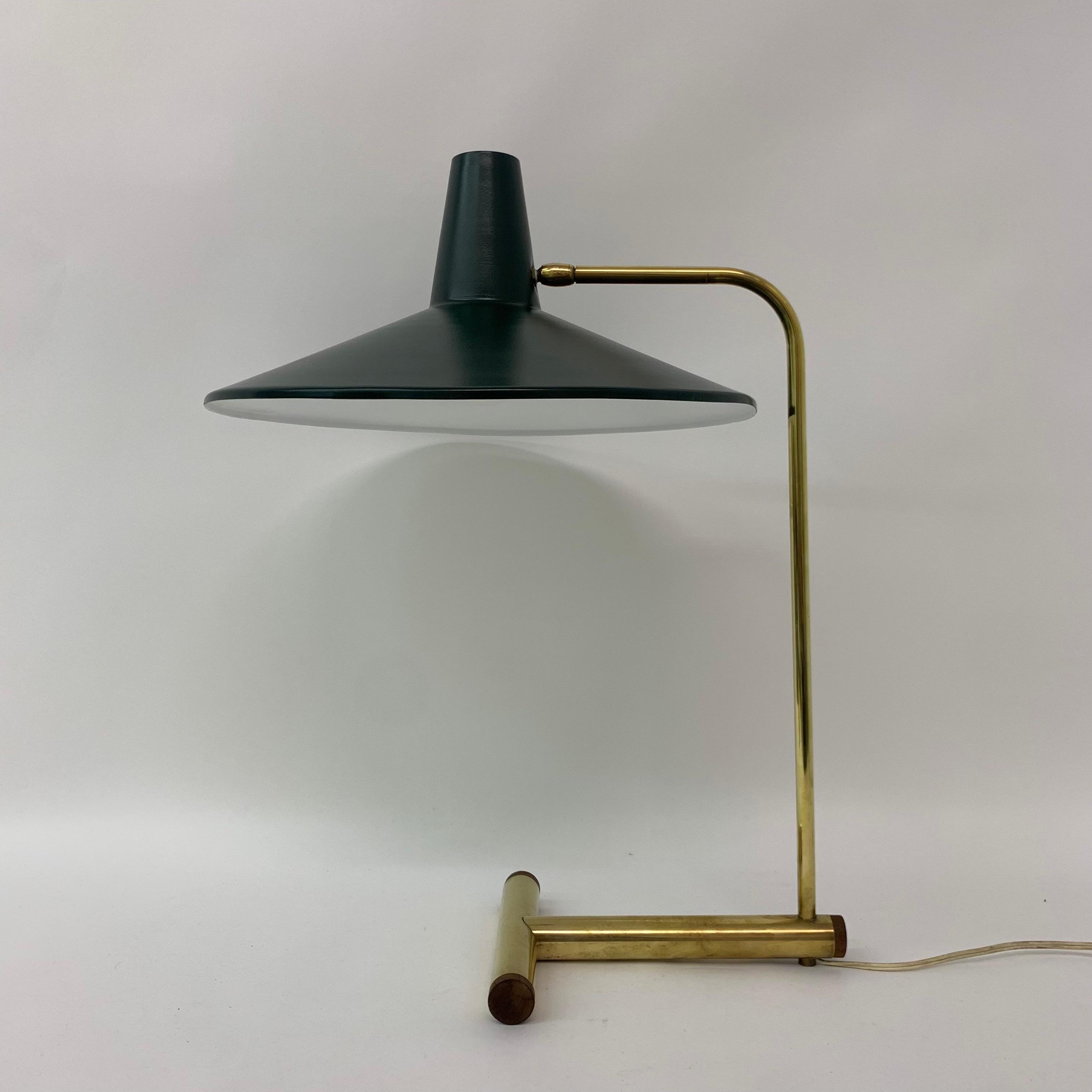Rara lámpara de mesa de latón de los años cincuenta, años 50 en venta 6