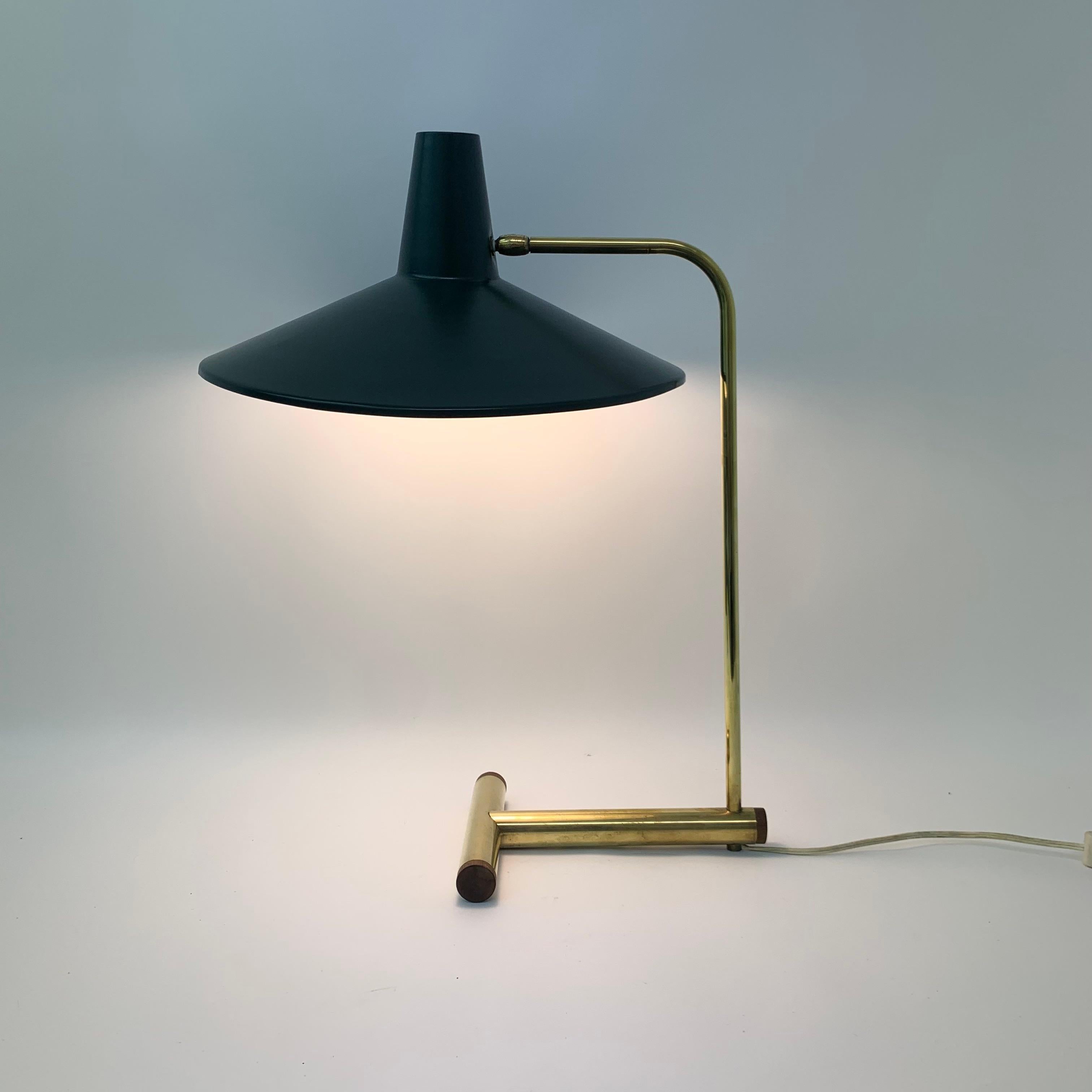 Rare lampe de table en laiton des années 50, 1950 Bon état - En vente à Delft, NL