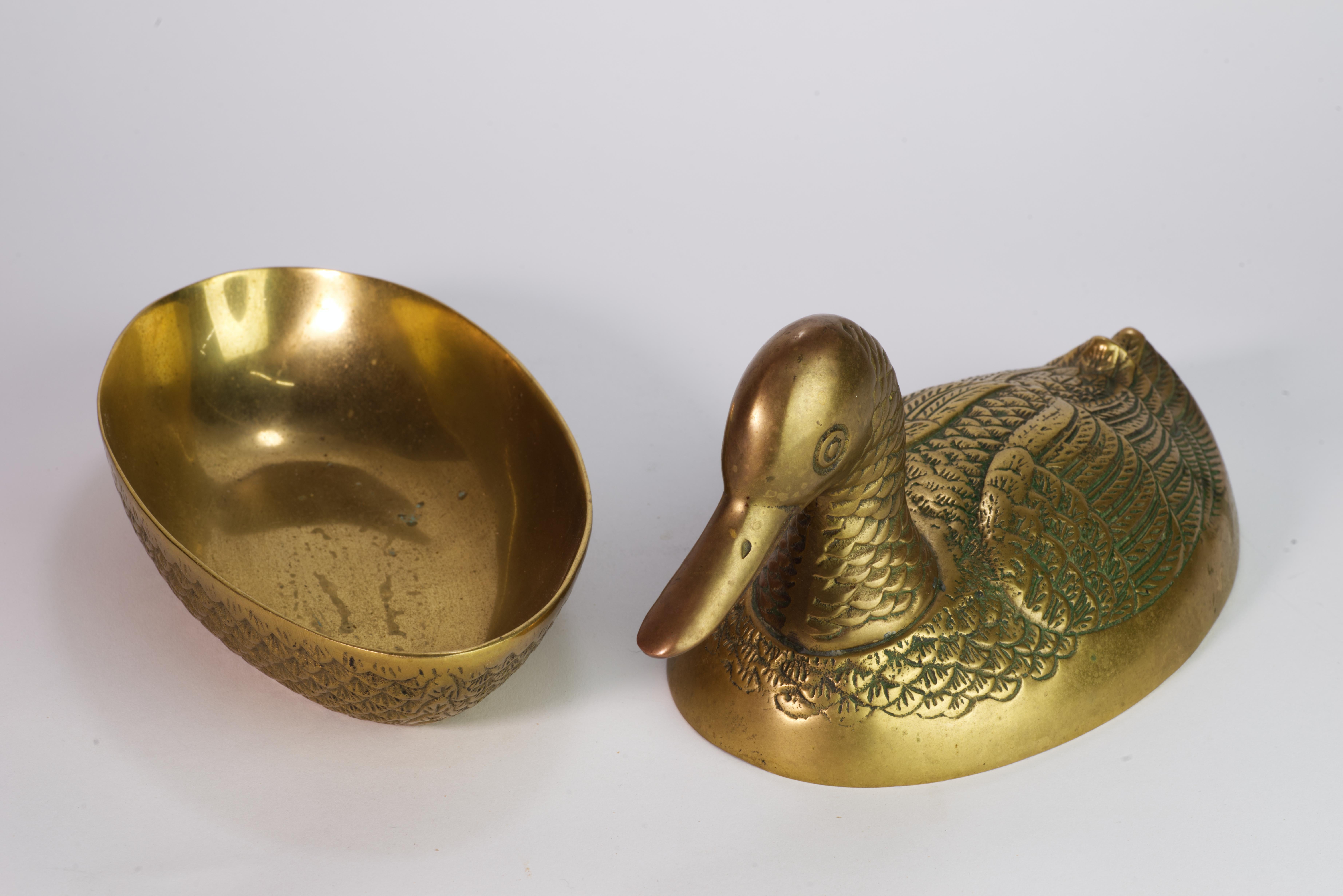 Raro cuenco figurativo modernista de latón en forma de pato con tapa Latón en venta