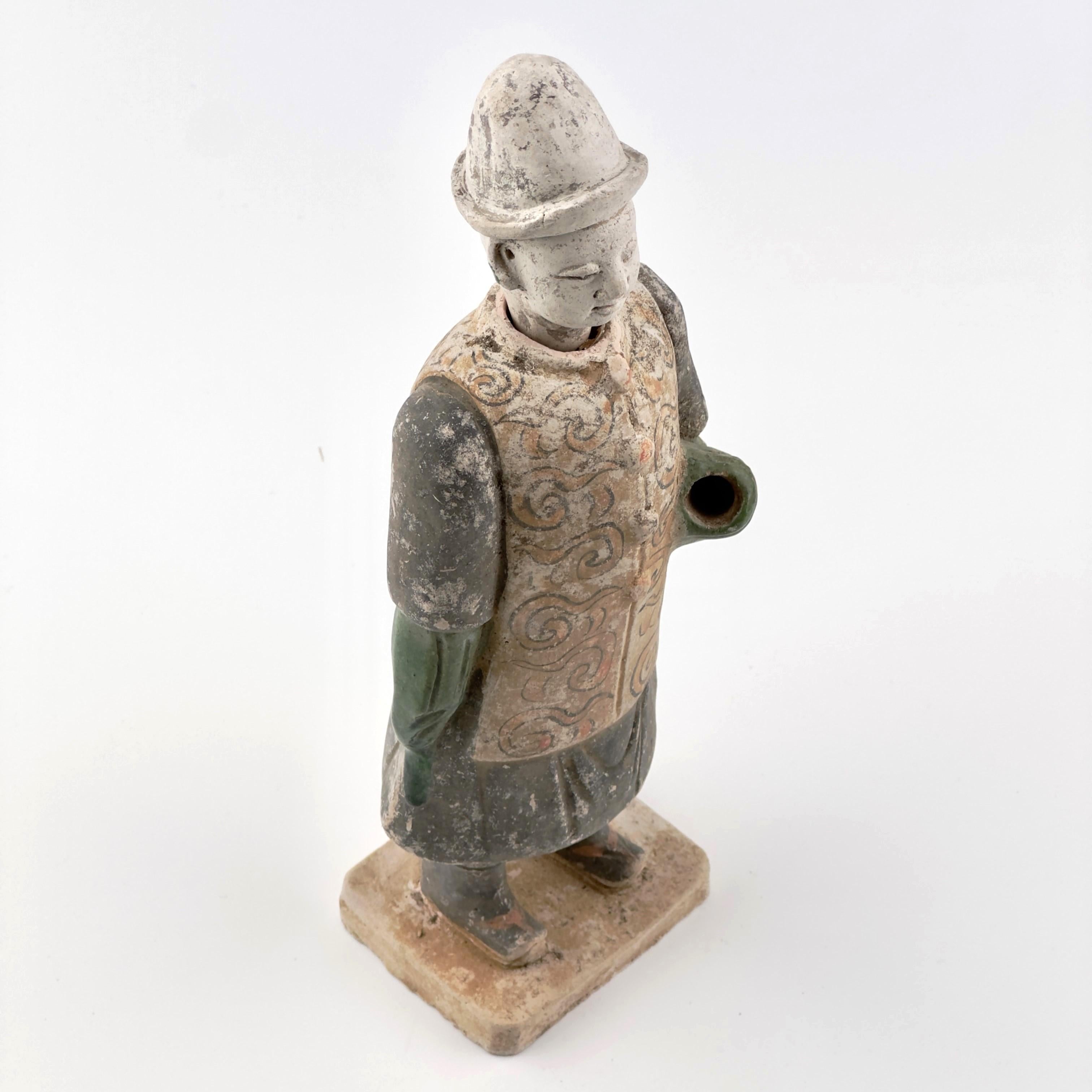 Rare Figure of an Attendant Wearing Swirling Vest, Ming Dynasty(1368-1644) For Sale 3