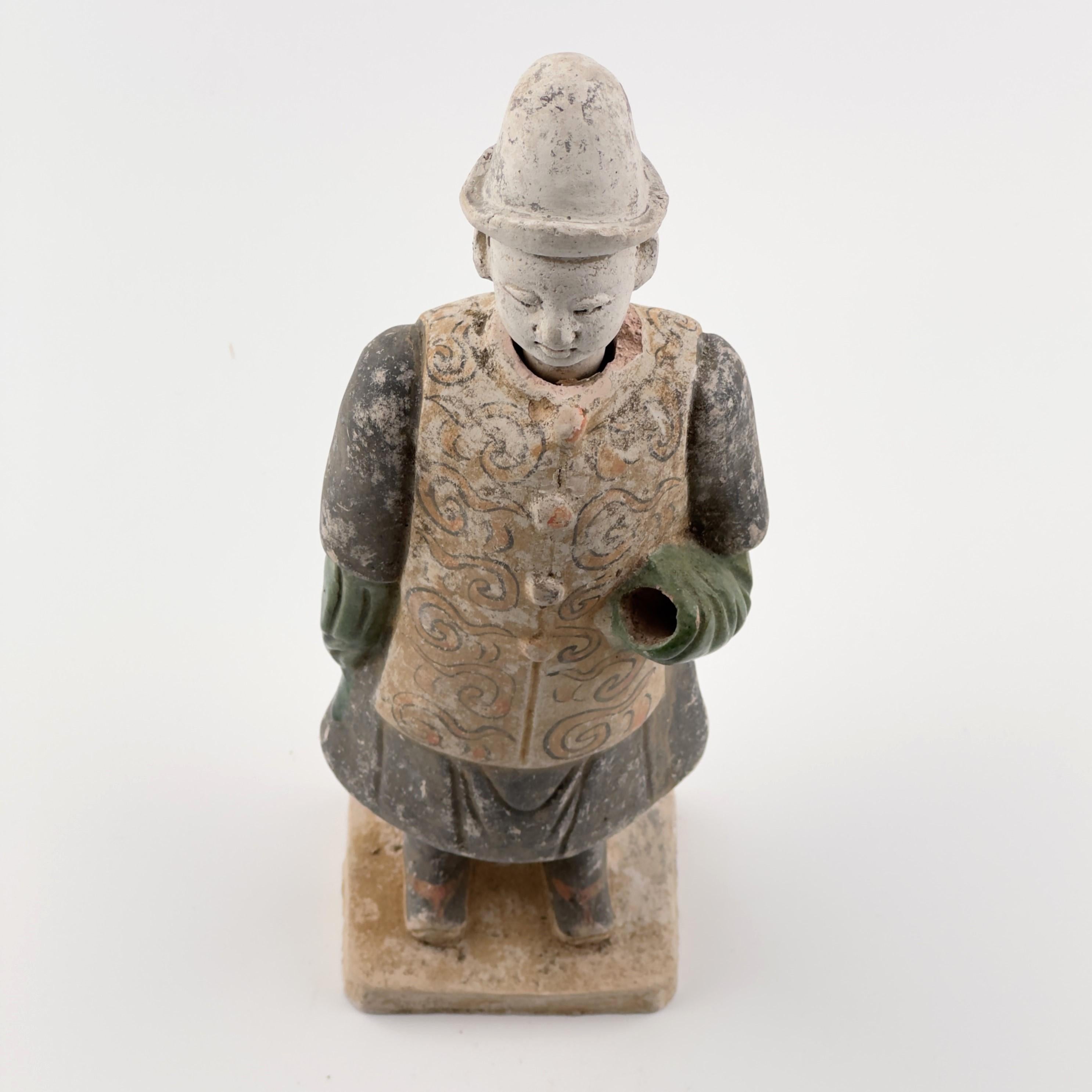 Rare Figure of an Attendant Wearing Swirling Vest, Ming Dynasty(1368-1644) For Sale 4