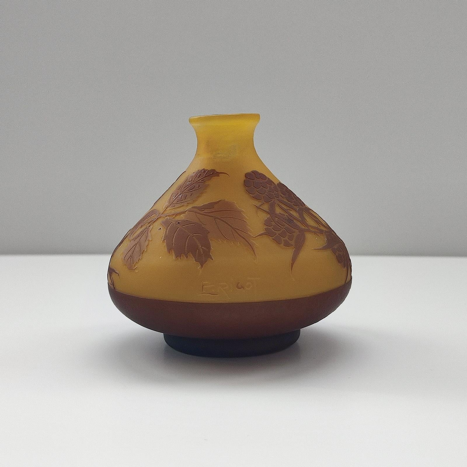 Vase en verre camée Art Nouveau d'Edmond Rigot, très rare et de grande collection Excellent état - En vente à Bochum, NRW