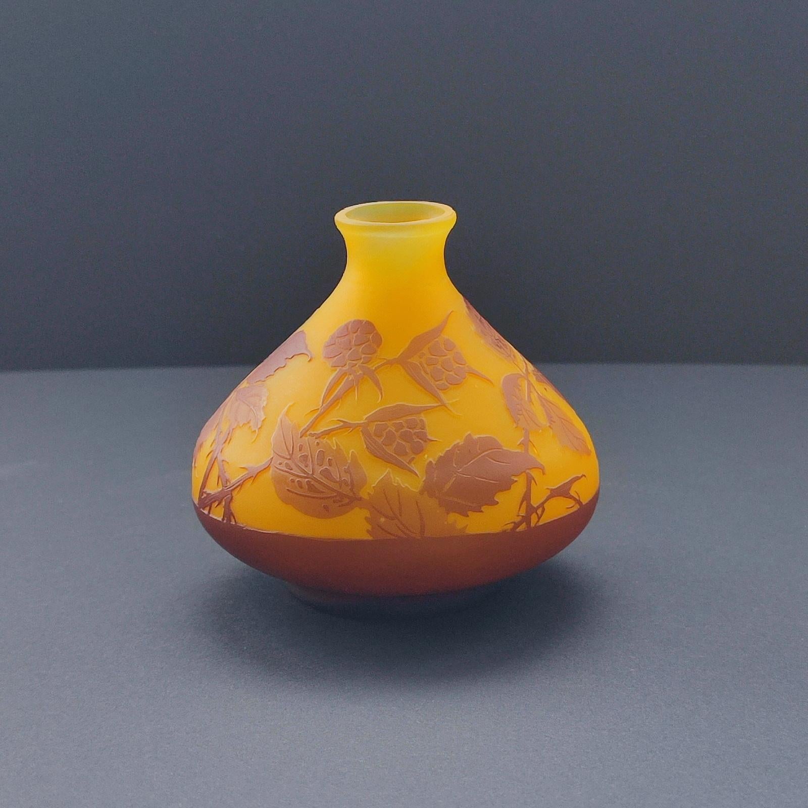 Vase en verre camée Art Nouveau d'Edmond Rigot, très rare et de grande collection en vente 1