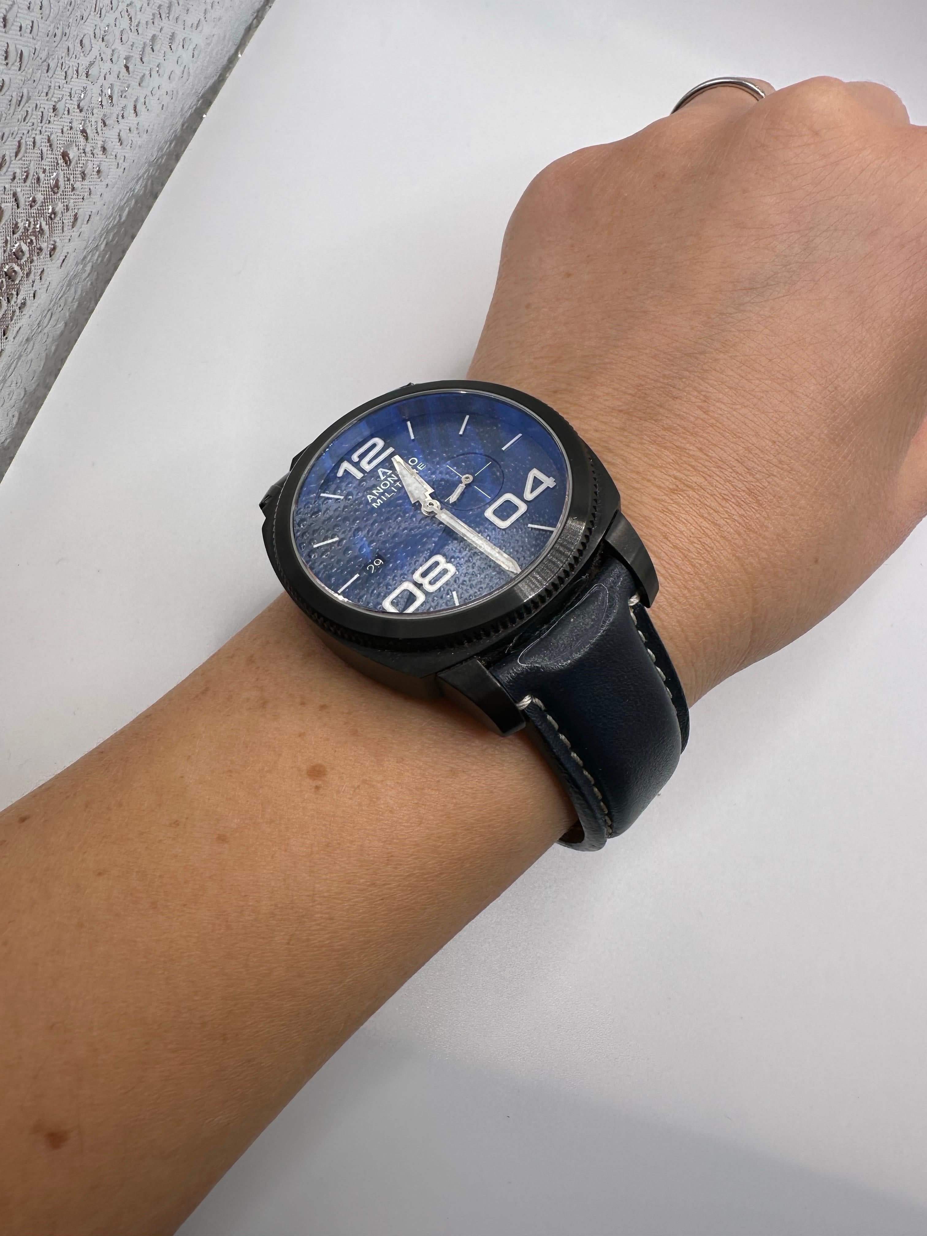 Anonimo Militare watch with stainless steel metal and leather wrist band. Shows slight wear and tear, see photos. Retails for 4k. Amazing German design and quality watch.

*Item will come with a beautiful packaging and certificate of authenticity