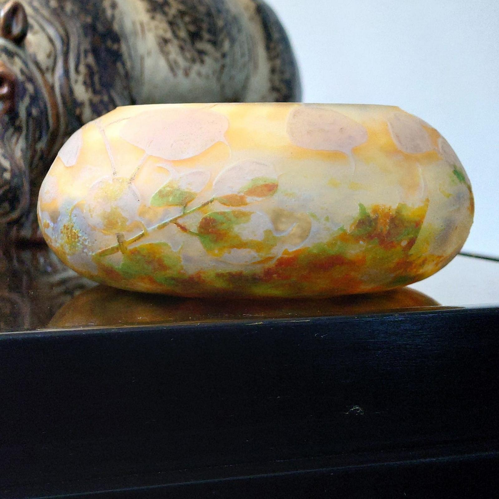 Etched Rare Find Art Nouveau Daum Cameo Glass Vitrified Monnaies du Pape Round Coupe For Sale