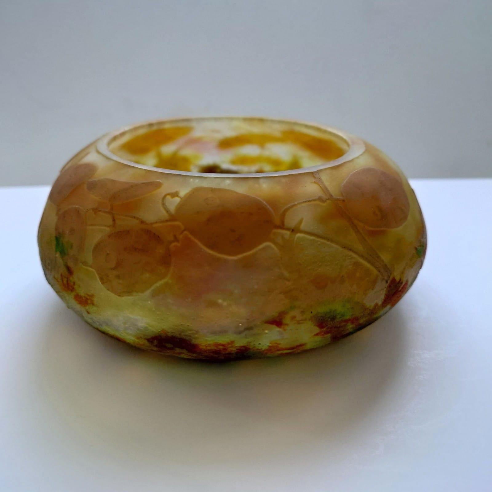 Rare Find Art Nouveau Daum Cameo Glass Vitrified Monnaies du Pape Round Coupe For Sale 1