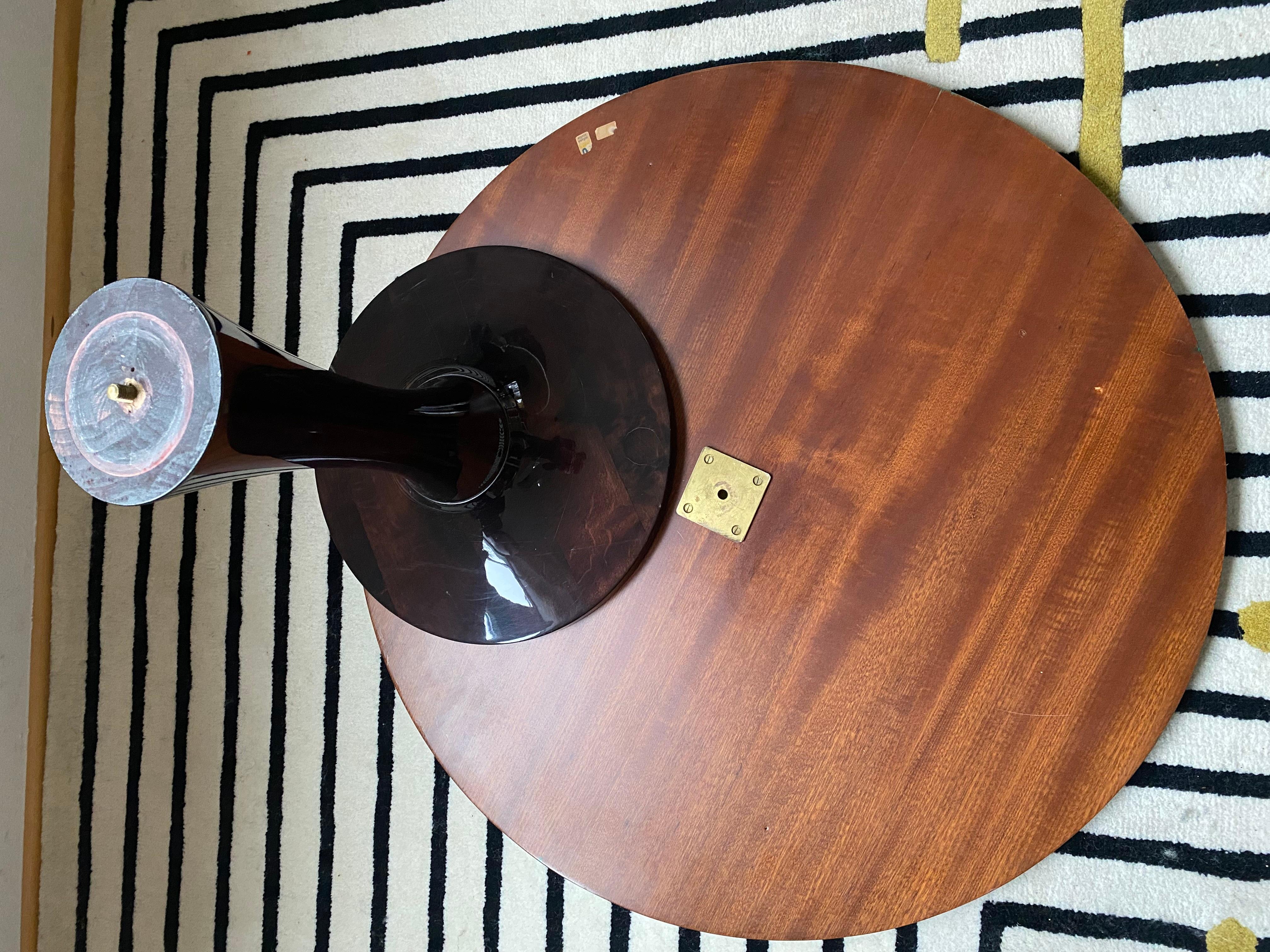 Raro da trovare! Tavolo da salotto Greene & Greene Tura con base a tulipano, Italia, anni '50 In condizioni buone in vendita a Cork, IE