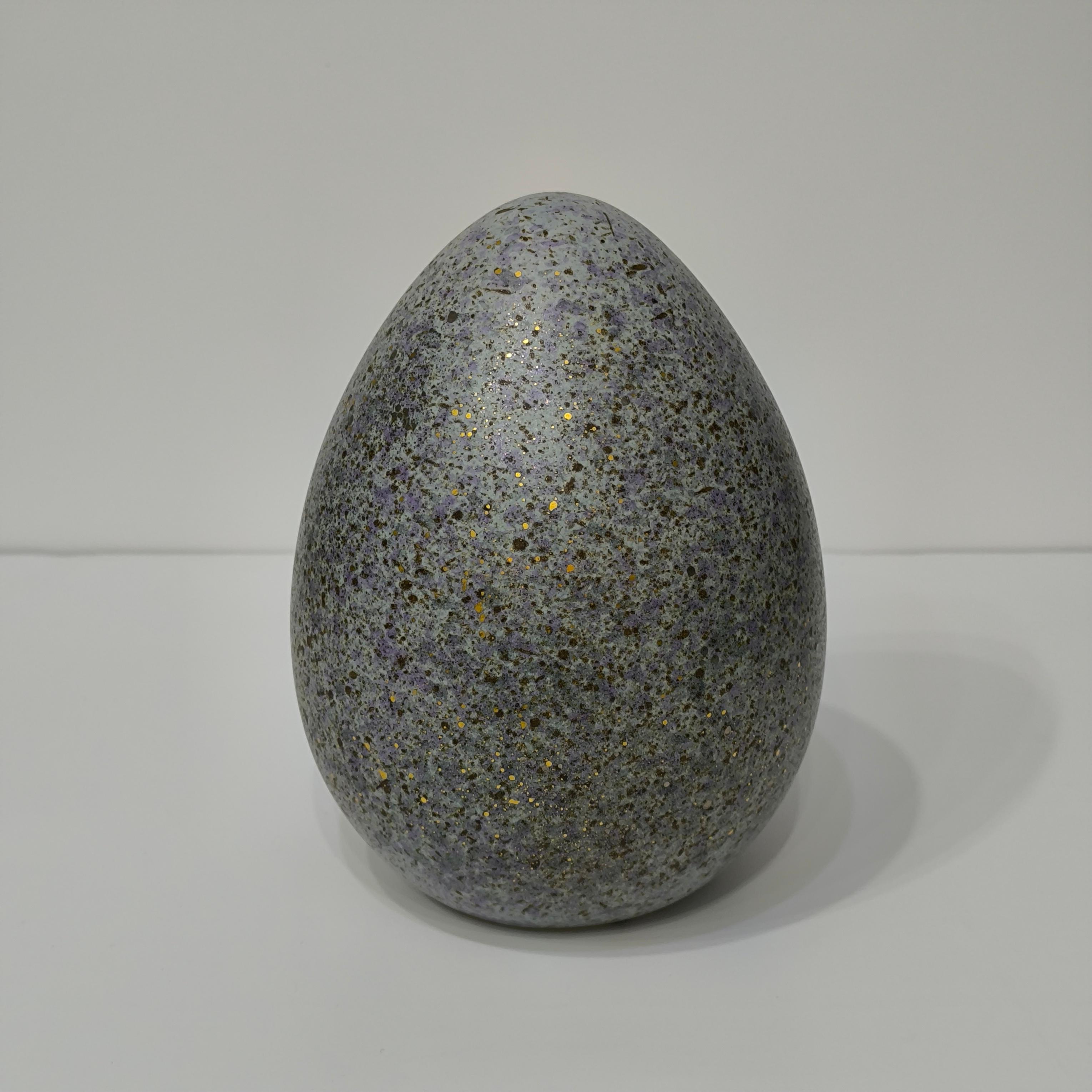 Raro hallazgo, gran huevo de cerámica sueca, vidriado moteado en dorado y morado, años 70 en venta 3
